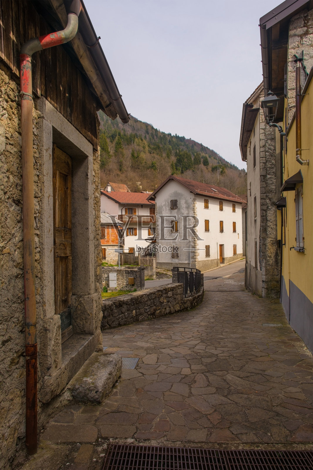 意大利东北部的特拉瓦村照片摄影图片