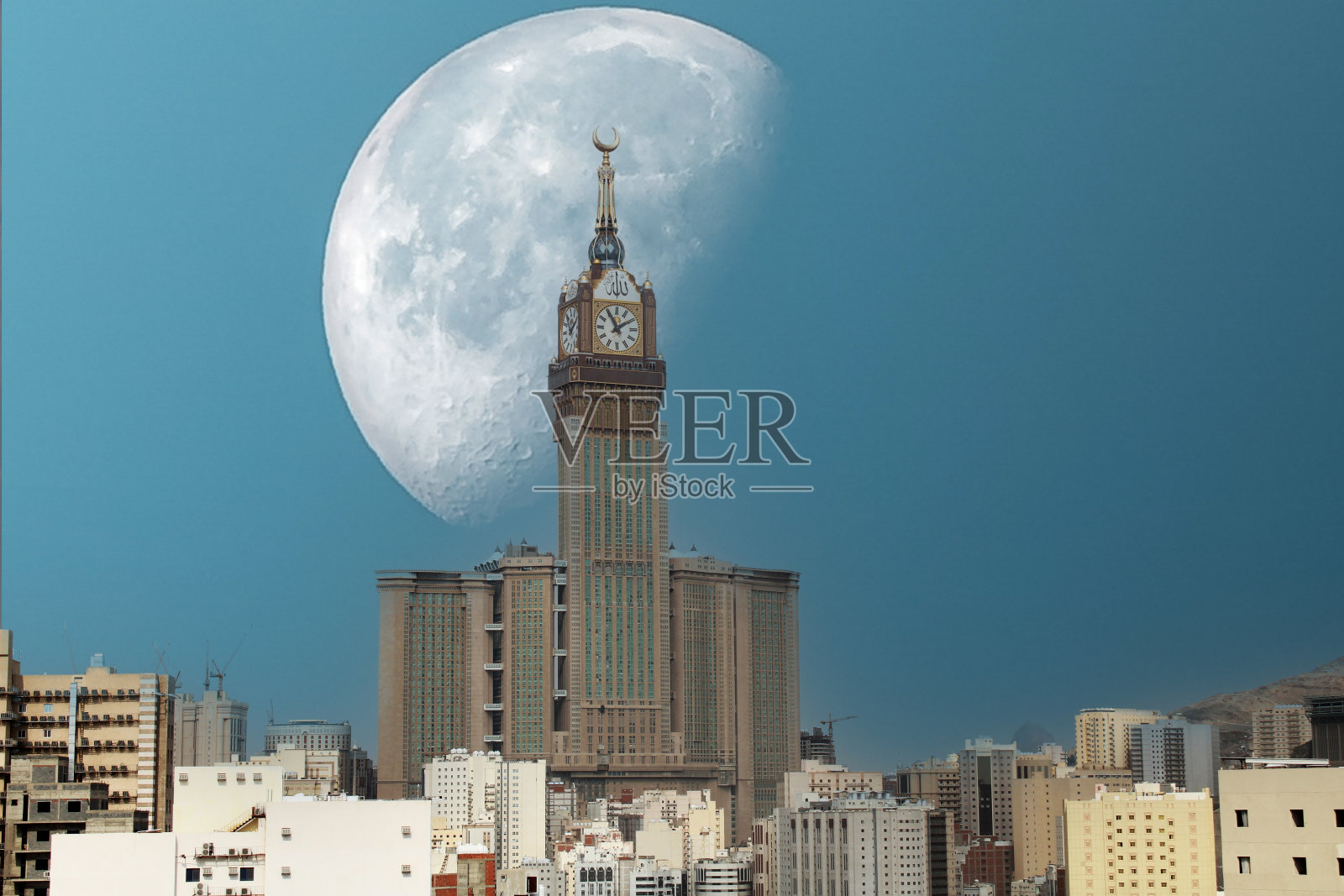 带有月亮的皇家钟楼,沙特阿拉伯麦加照片摄影图片