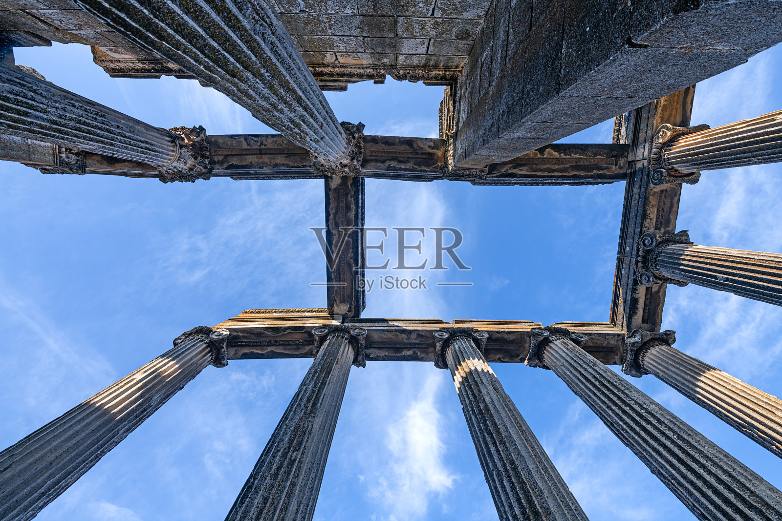 土耳其库塔希亚的艾扎诺伊古城中的宙斯神庙照片摄影图片