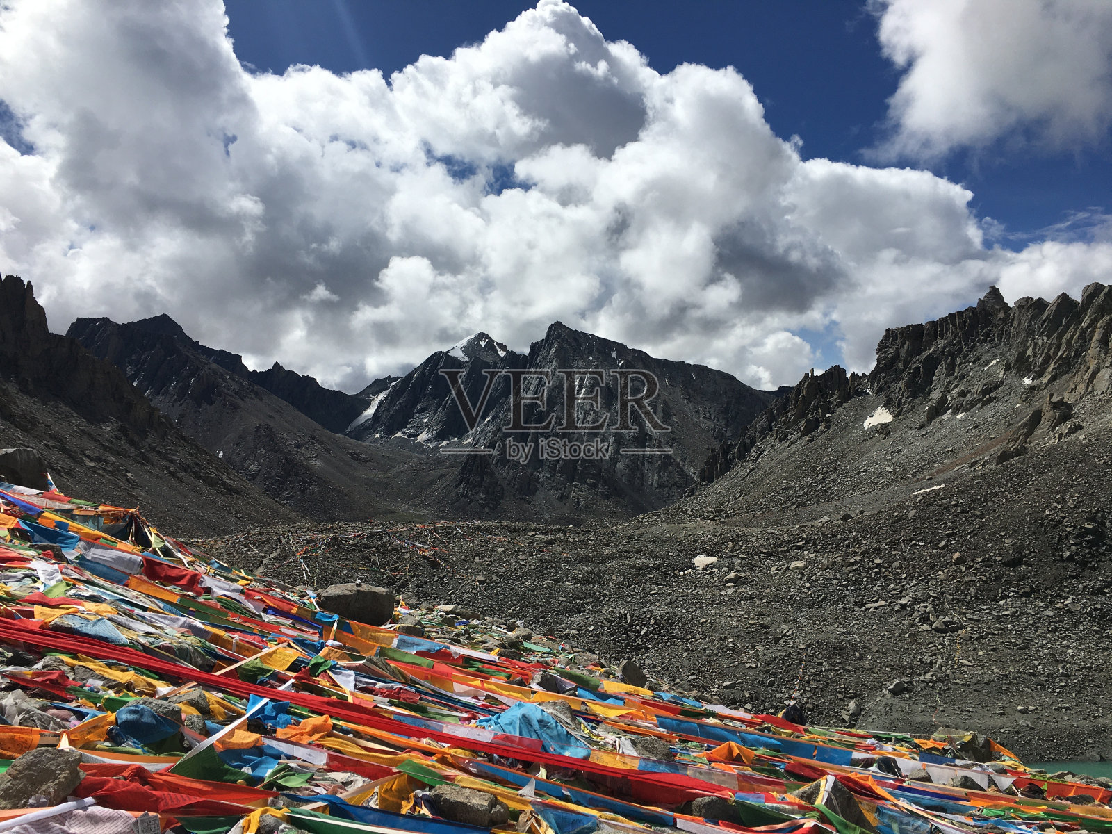 8月,中国西藏冈仁波齐山外科拉的卓玛拉山口。照片摄影图片