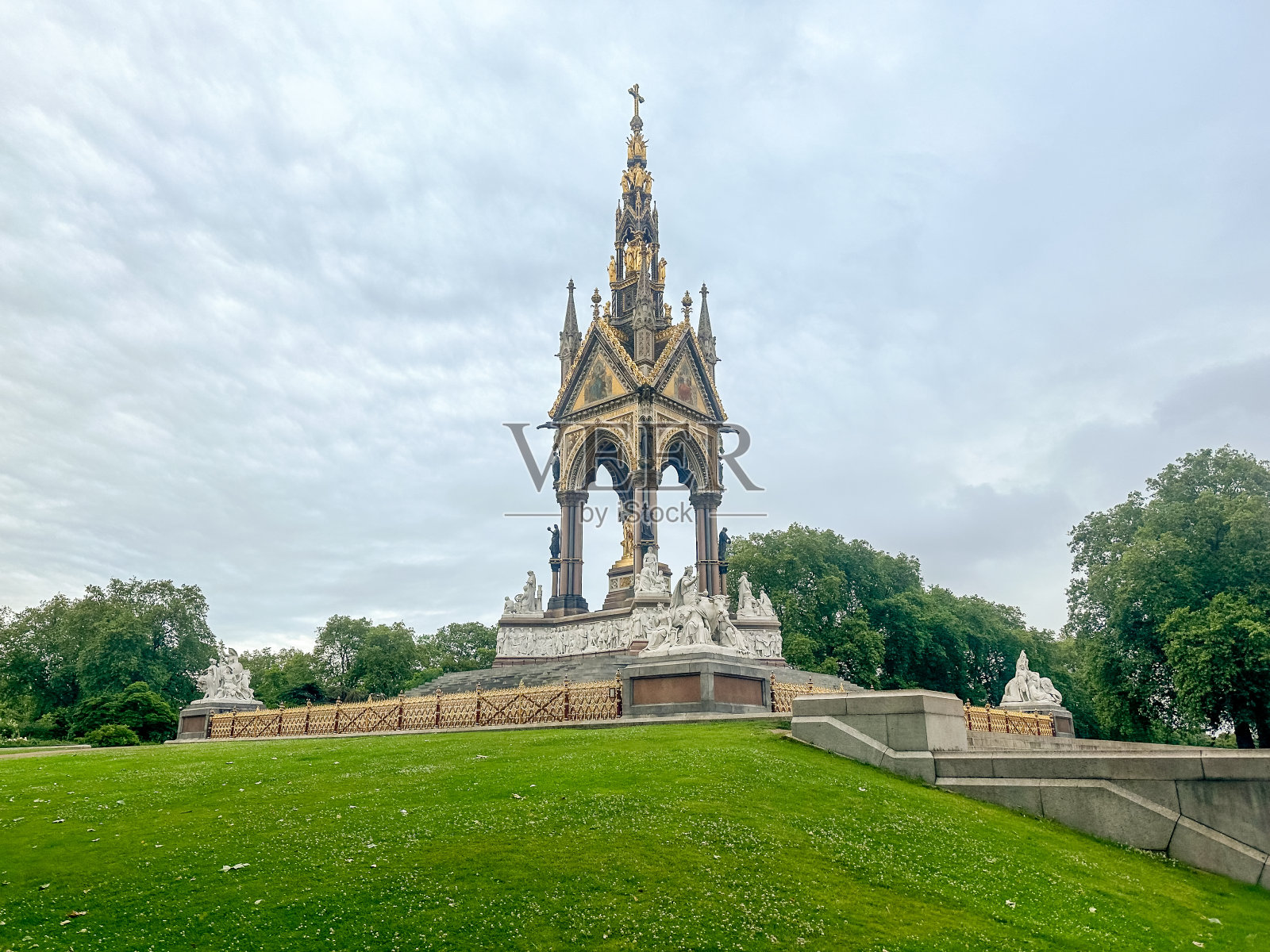 伦敦海德公园小路上的风景照片摄影图片