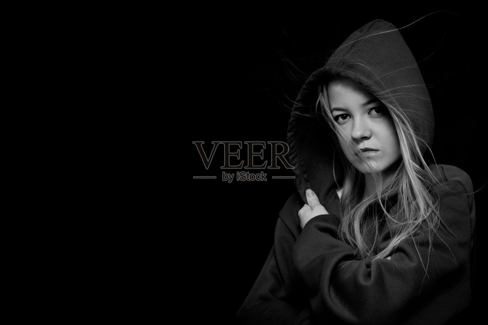 戴帽子的害怕女孩照片摄影图片