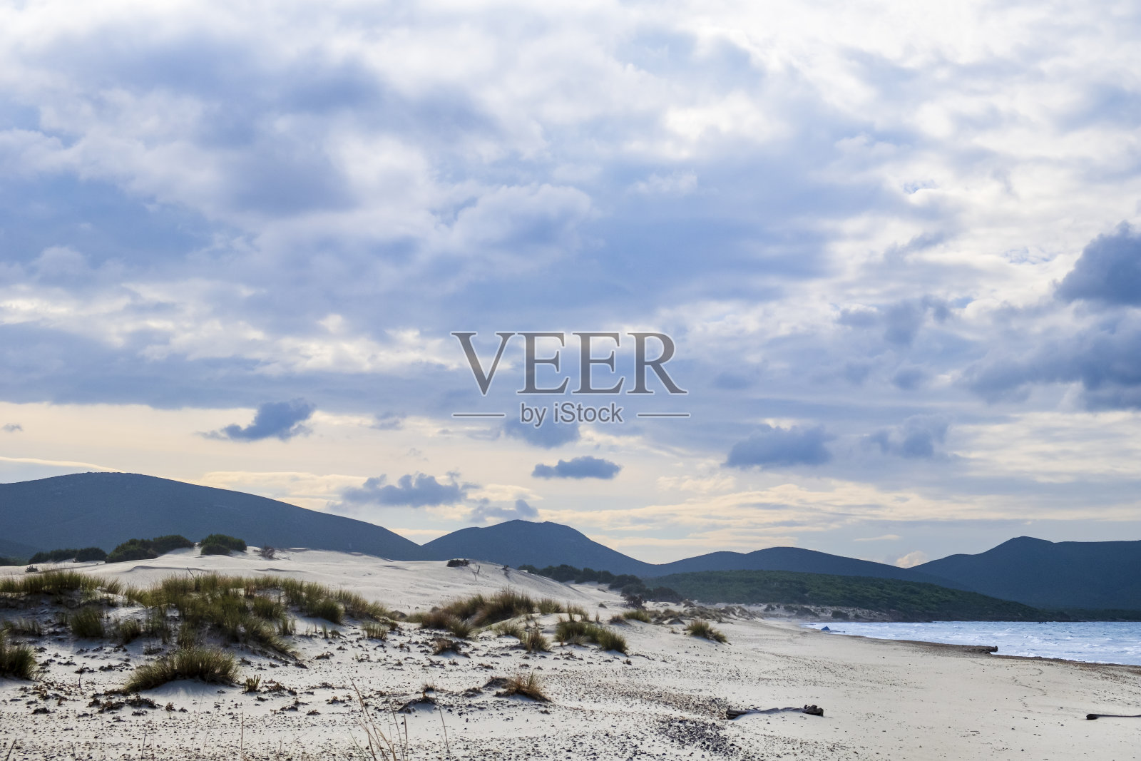 阿里纳斯比安卡斯是意大利撒丁岛皮诺港的白色沙丘吗照片摄影图片