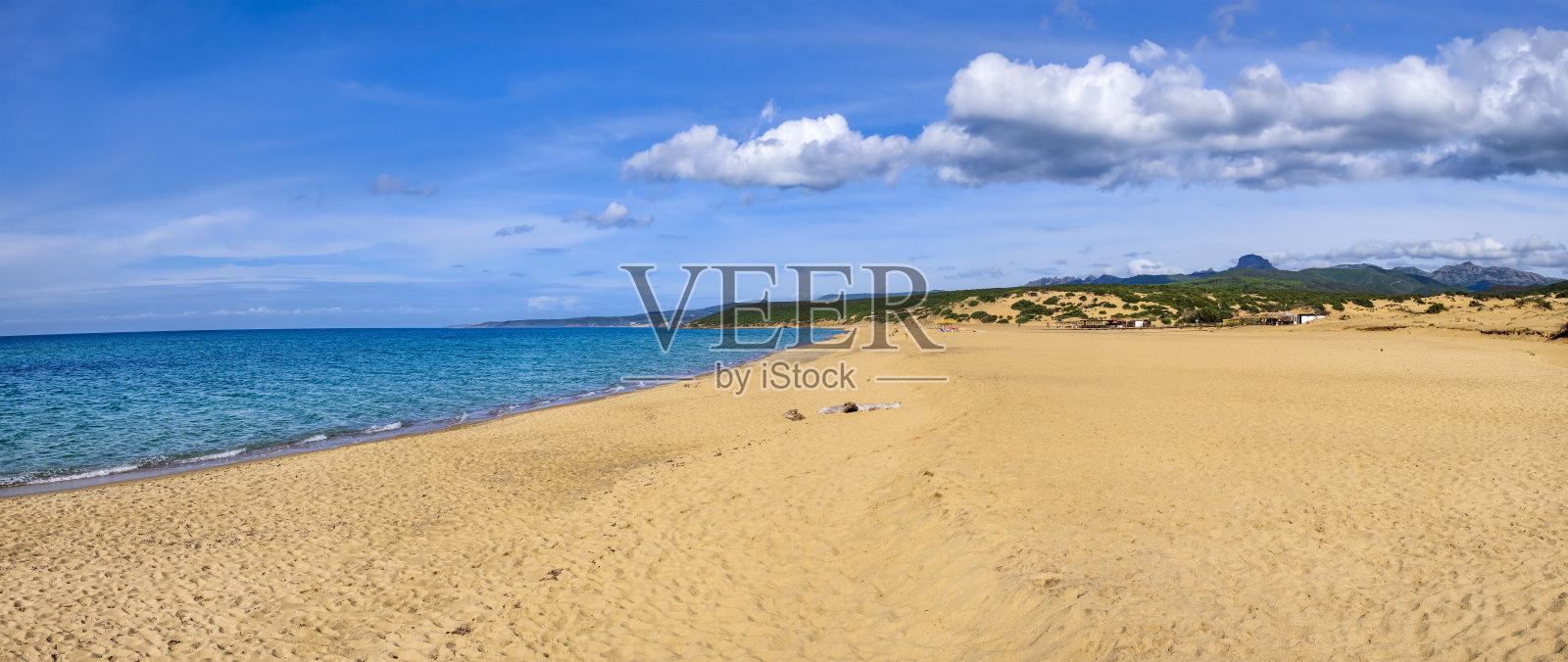 宽阔的皮西纳斯沙滩,意大利撒丁岛西部的自然地标照片摄影图片