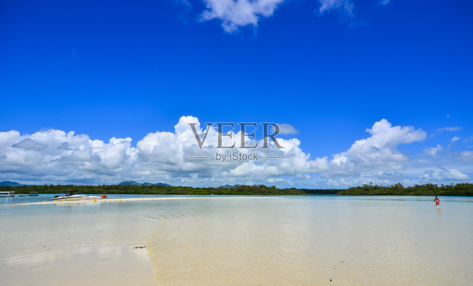 海景与绿松石水在晴天照片摄影图片