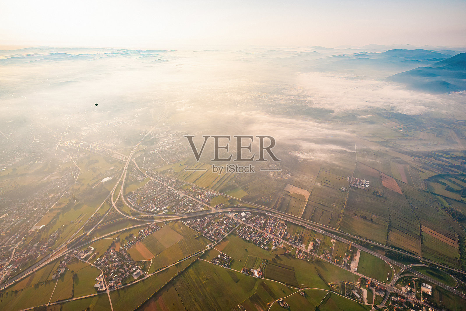 2008年卢布尔雅那的热气球鸟瞰图照片摄影图片