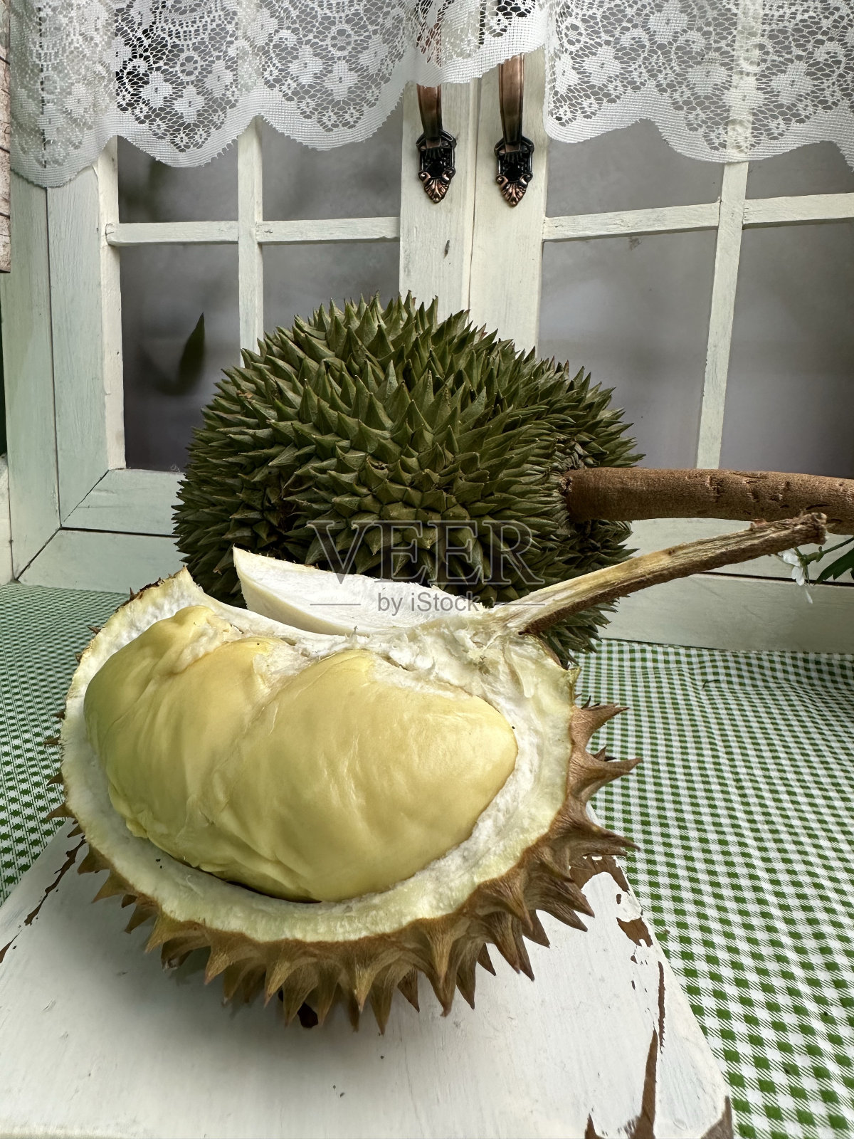 时令水果之王榴莲。成熟的榴莲。美味的去皮榴莲照片摄影图片