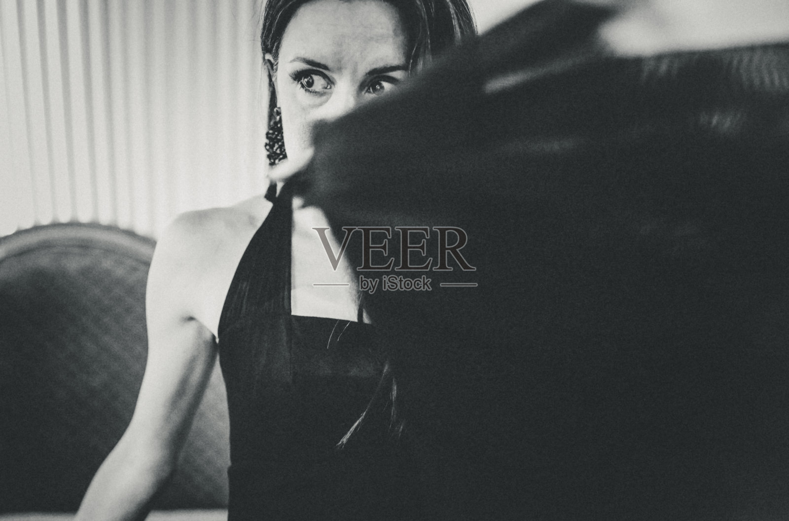 神秘的女舞者。照片摄影图片