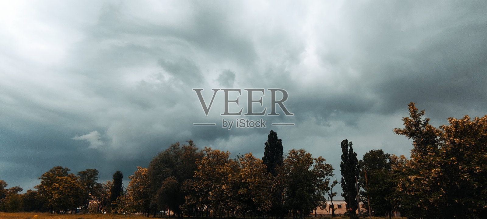 暴风雨前的天空照片摄影图片