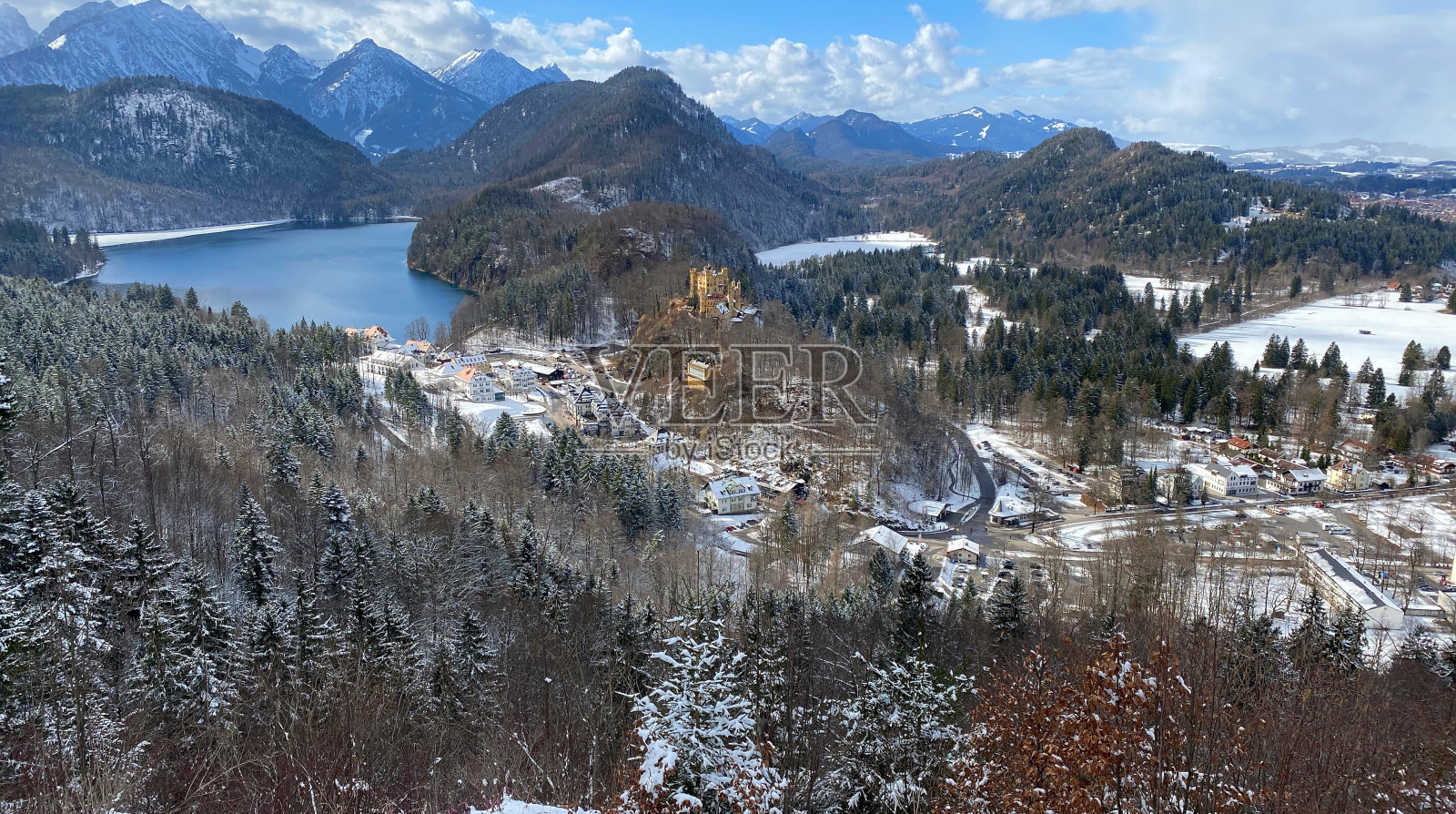 全景的阿尔普西湖和Hohenschwangau城堡。巴伐利亚,德国,欧洲。照片摄影图片