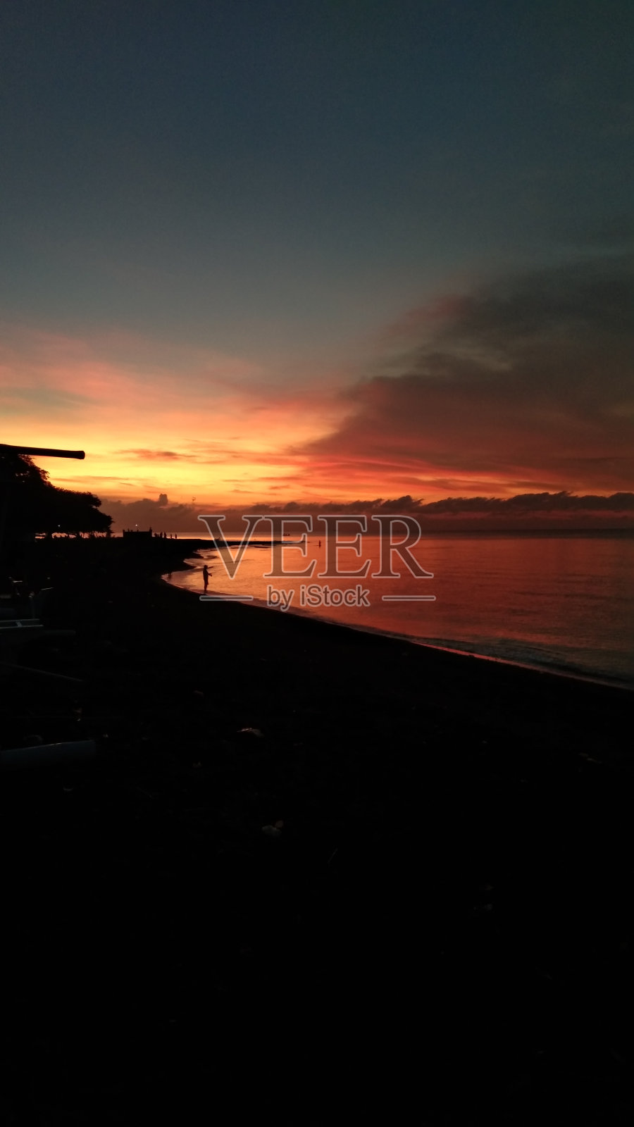 海滩上美丽的日落照片摄影图片