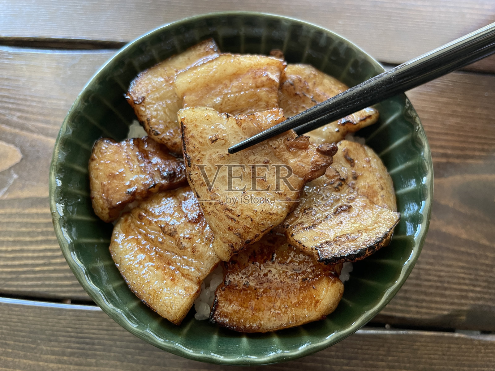 烧五花肉饭照片摄影图片