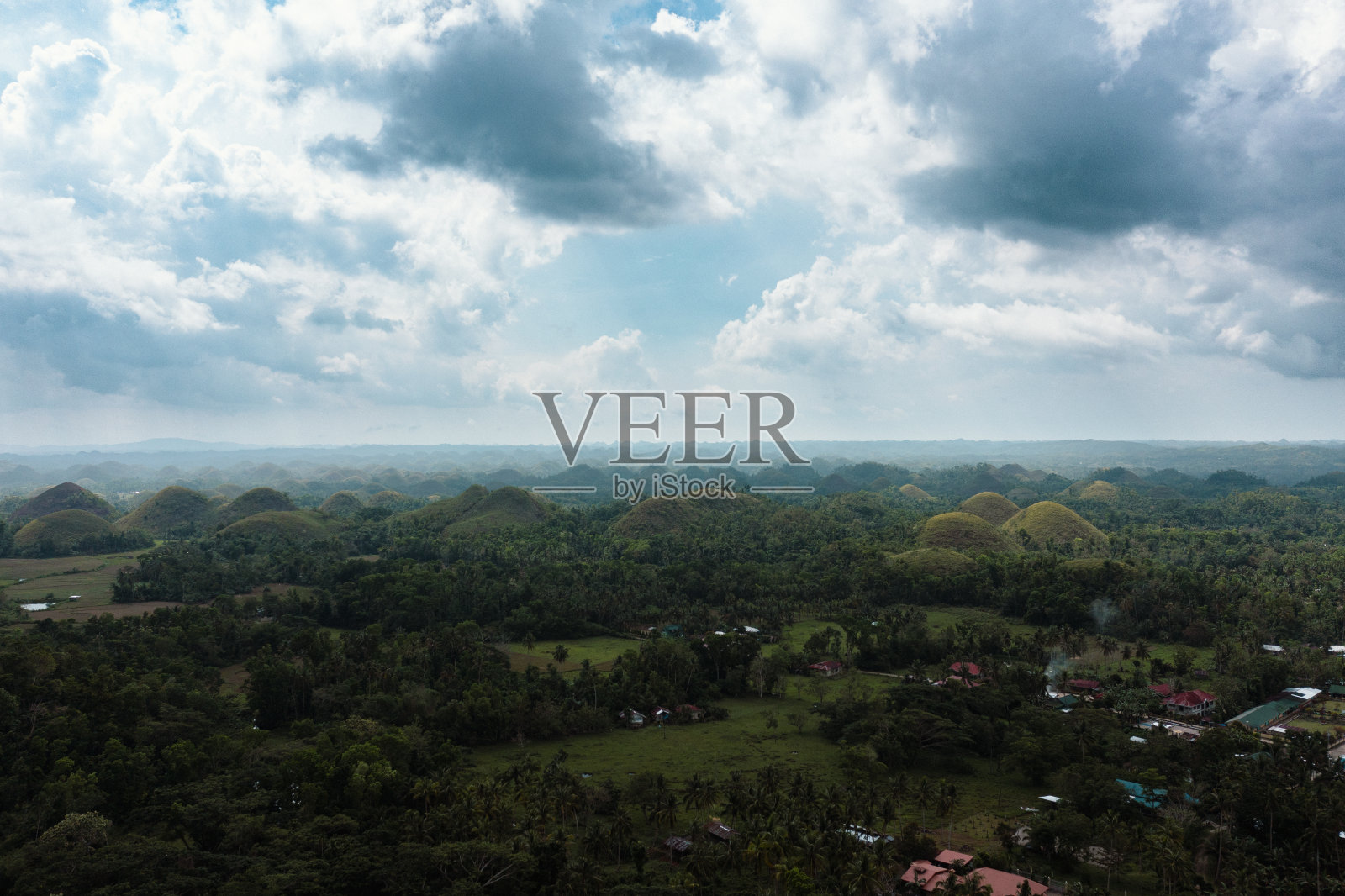 菲律宾美丽的山脉,被称为巧克力山。照片摄影图片