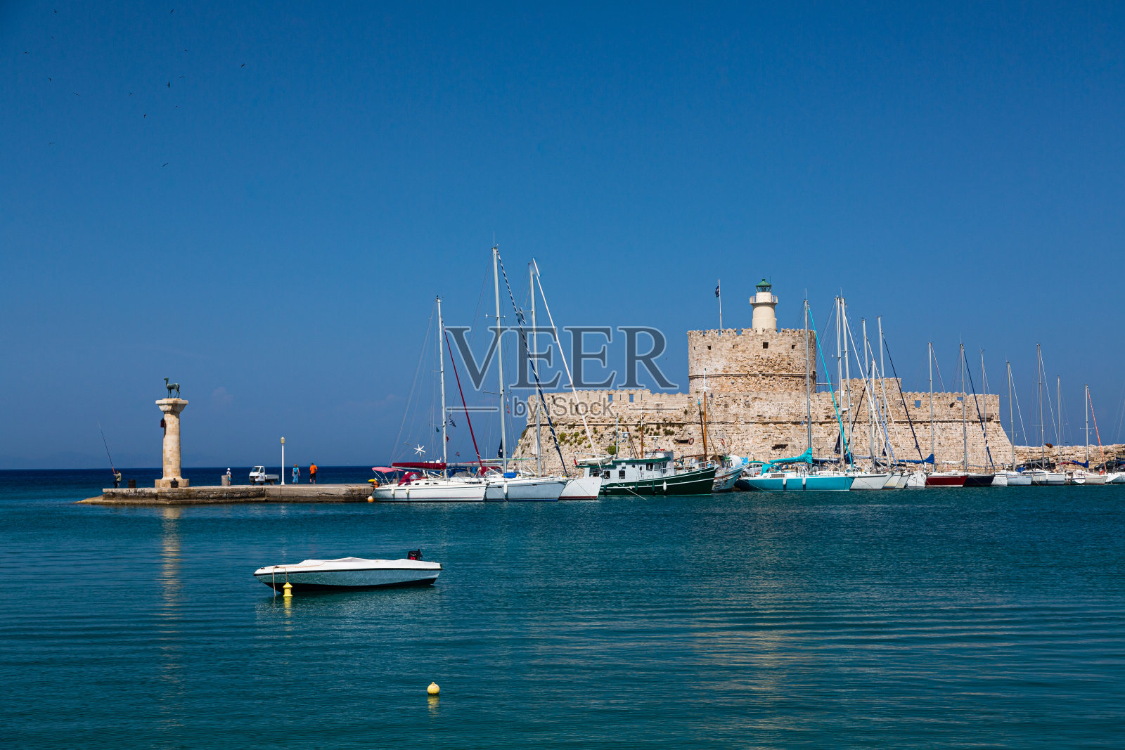 希腊罗德岛曼德拉基港的圣尼古拉斯要塞照片摄影图片