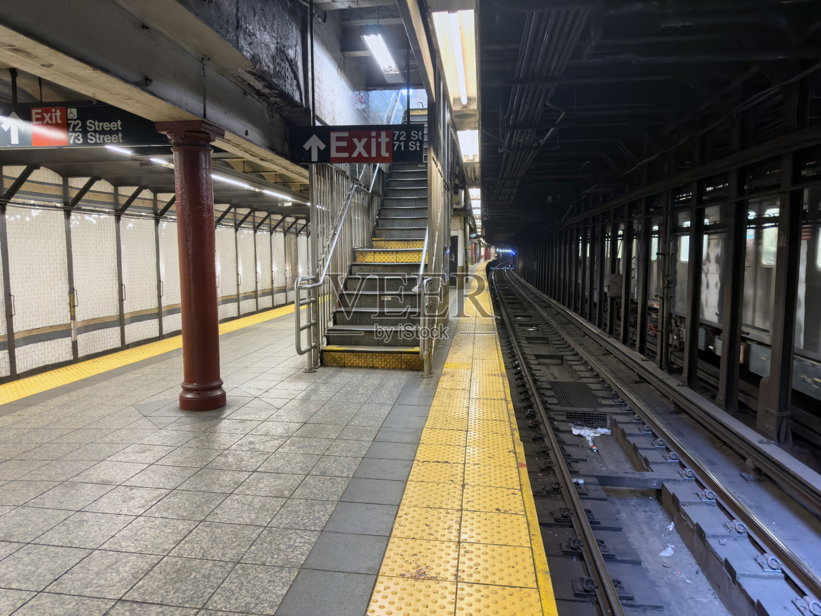 地铁楼梯照片摄影图片