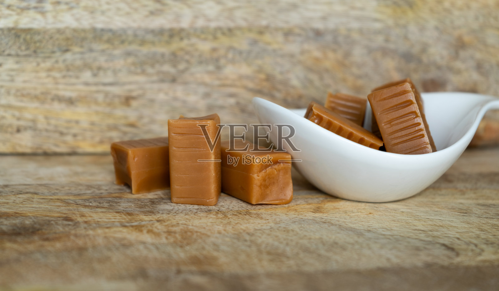 波兰软糖,称为Krówki。Krówka来自波兰的乳白色太妃糖。照片摄影图片