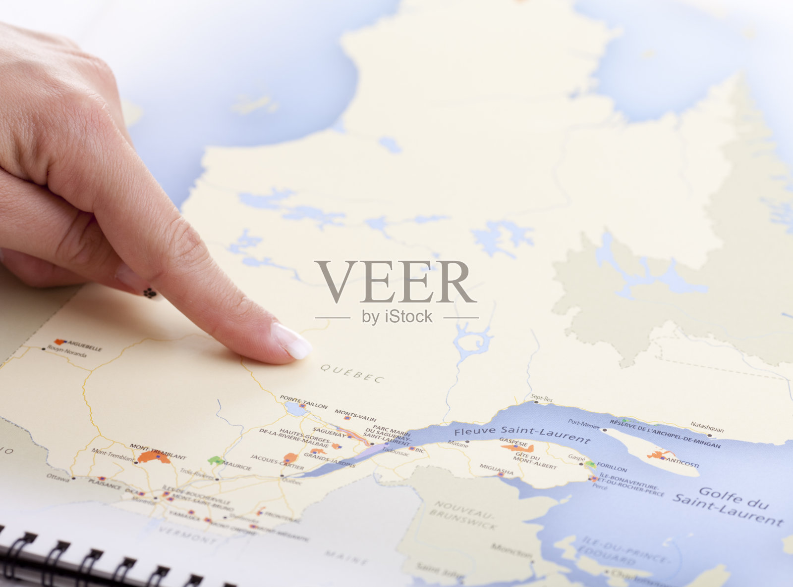 地图魁北克的手指照片摄影图片