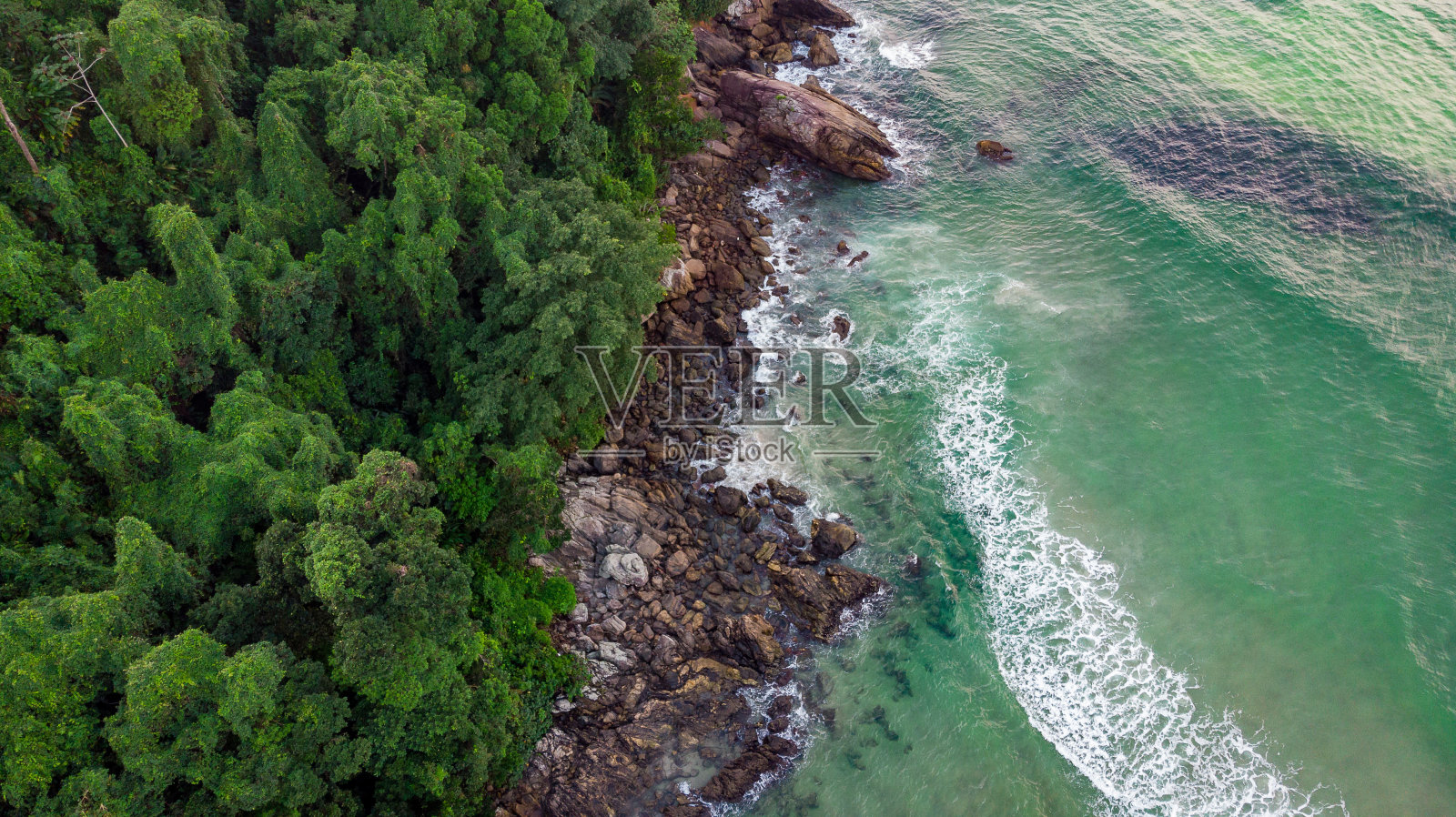 海滩岩石的高角度视图照片摄影图片