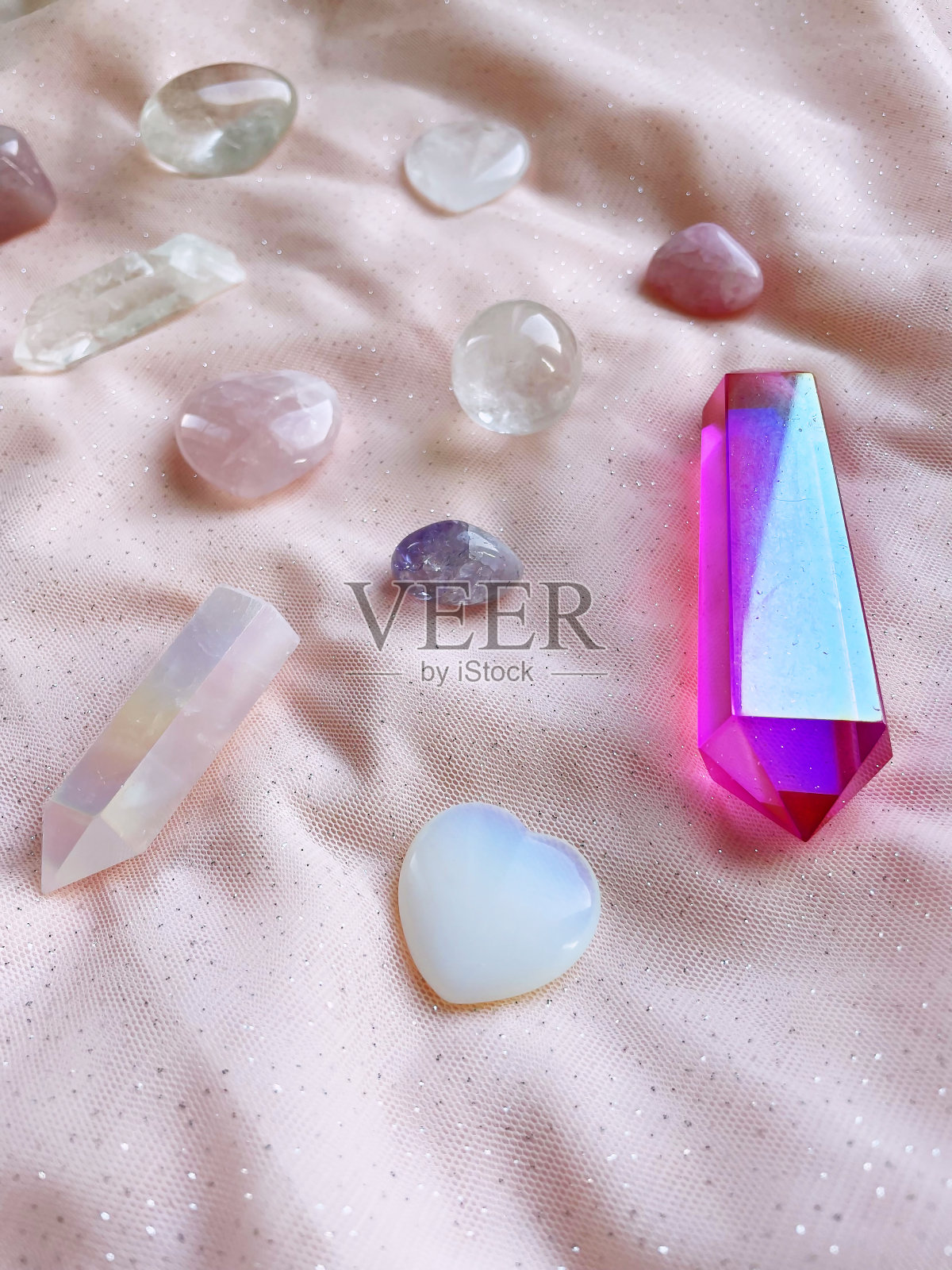 治疗矿物,石头,水晶。魔咒和净化的练习照片摄影图片