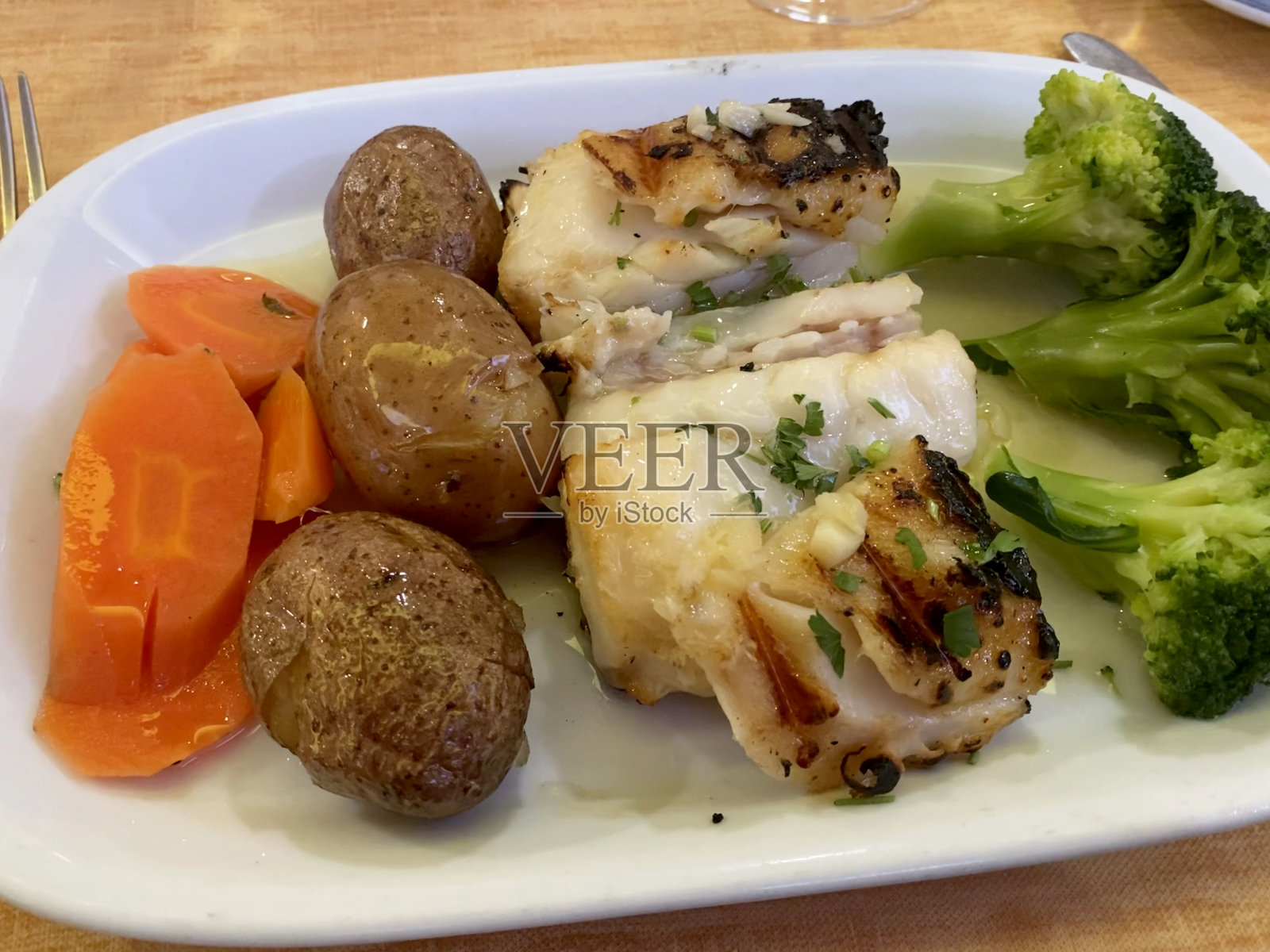 葡萄牙传统的咸鳕鱼餐照片摄影图片