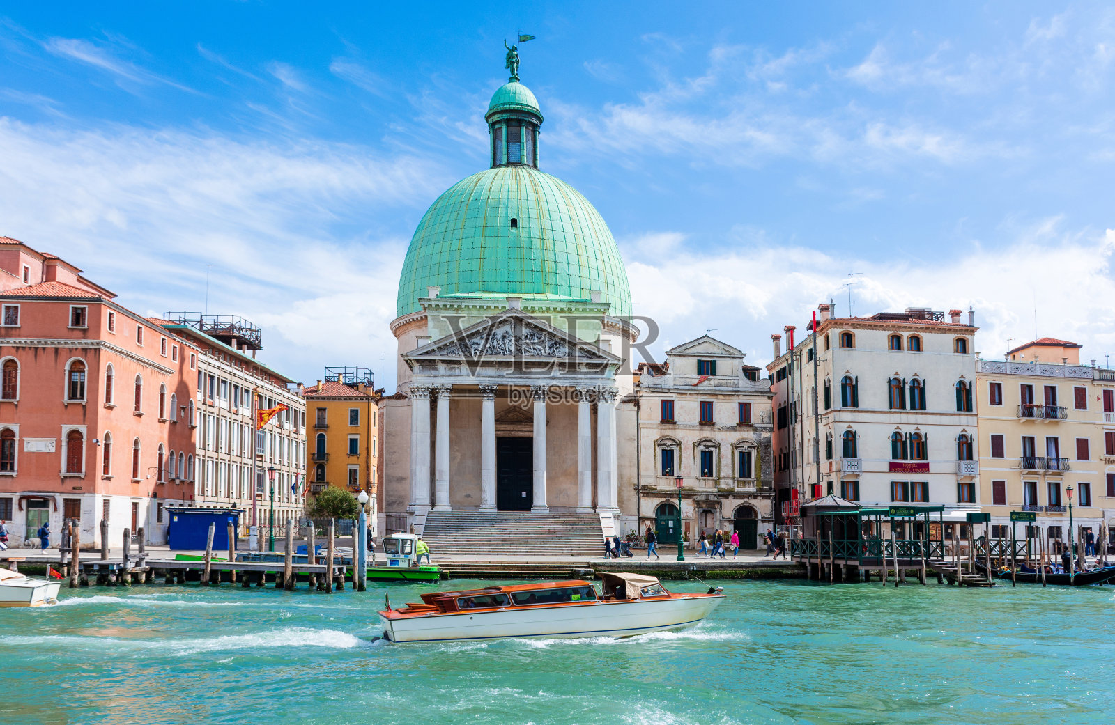 意大利威尼斯圣西蒙尼短笛教堂,城市日间景观照片摄影图片