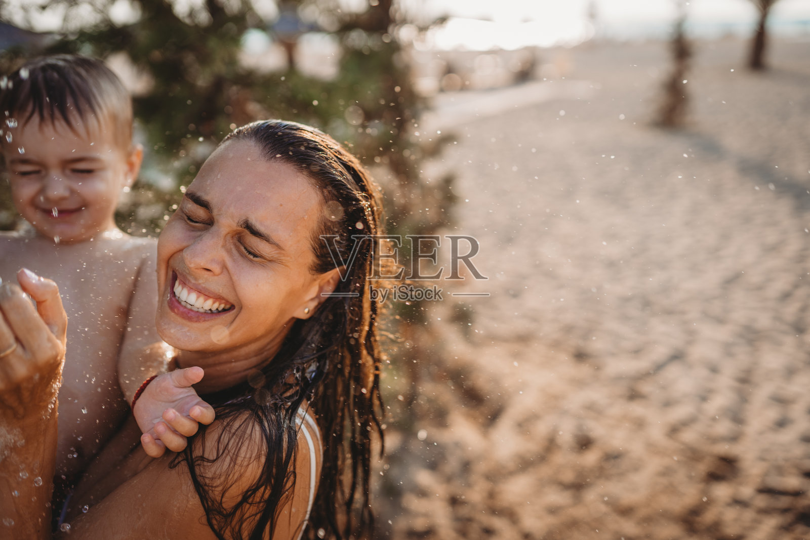 到处都是水滴照片摄影图片