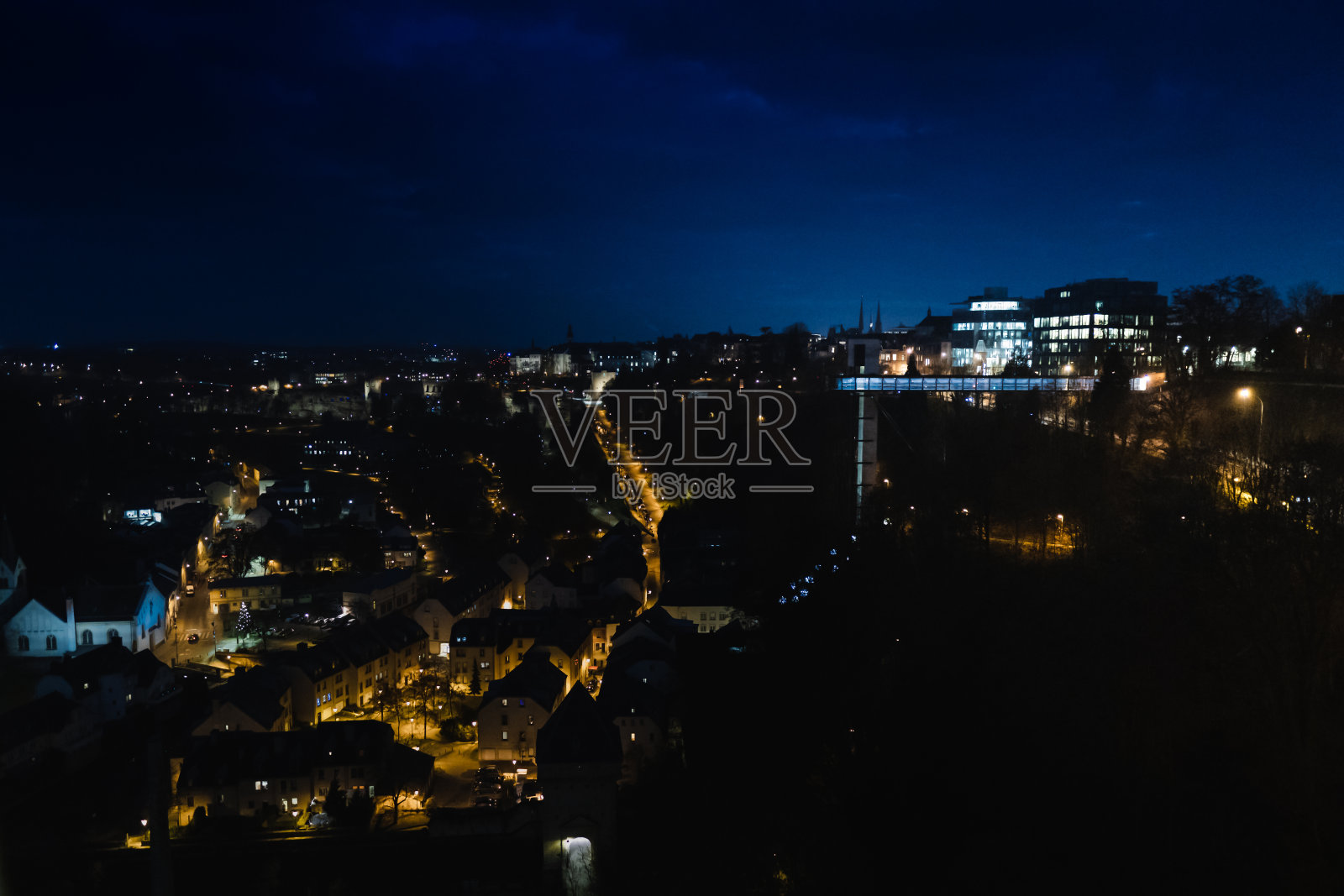 夜晚的卢森堡城照片摄影图片