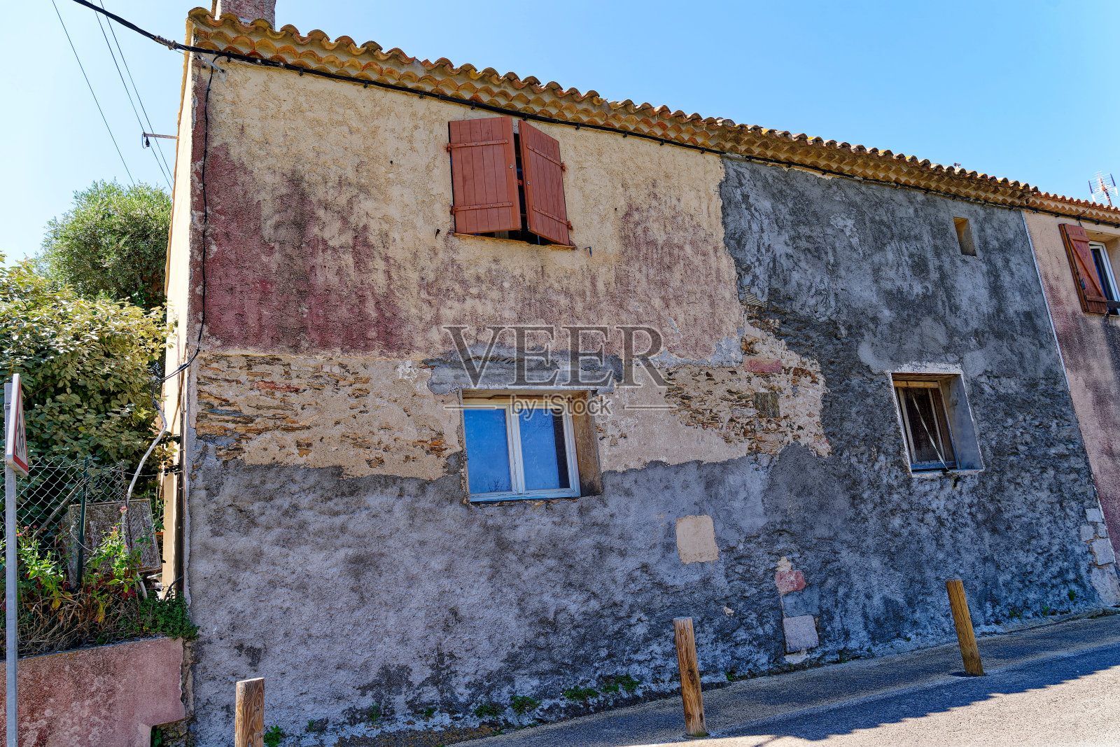 法国南部乡村传统民居的风景。照片摄影图片