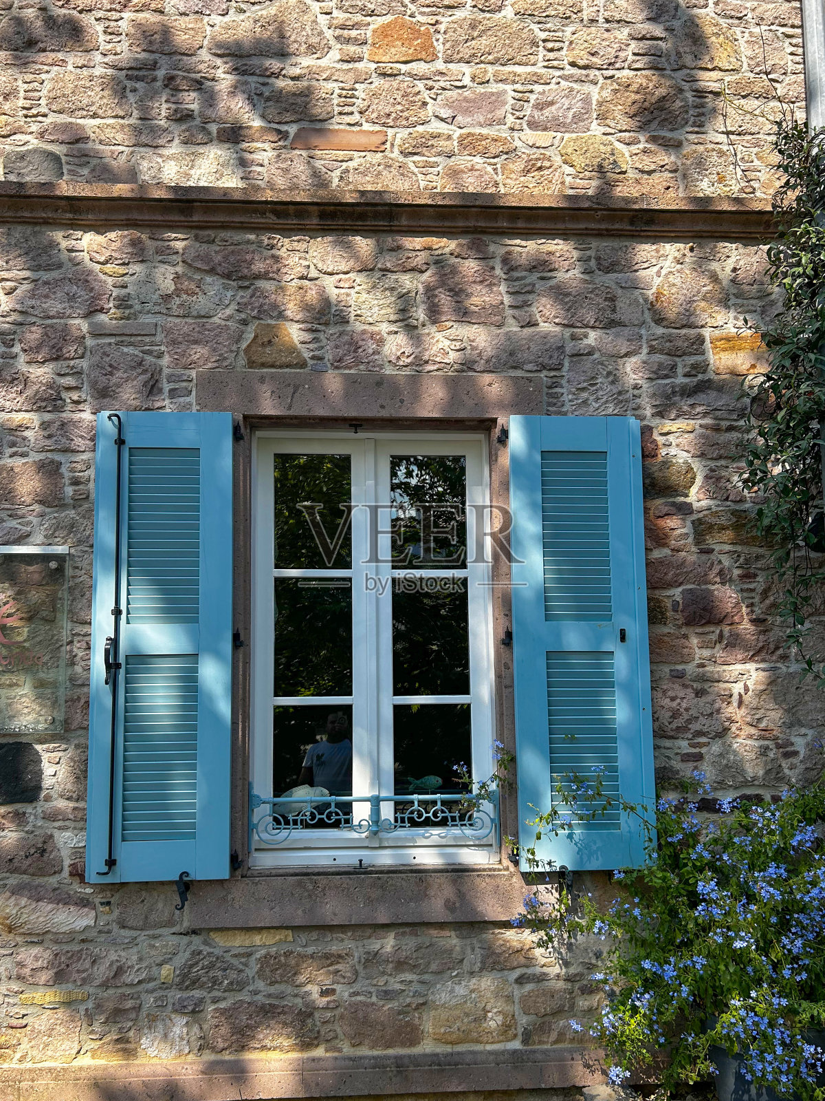 有凸窗的彩色房子照片摄影图片