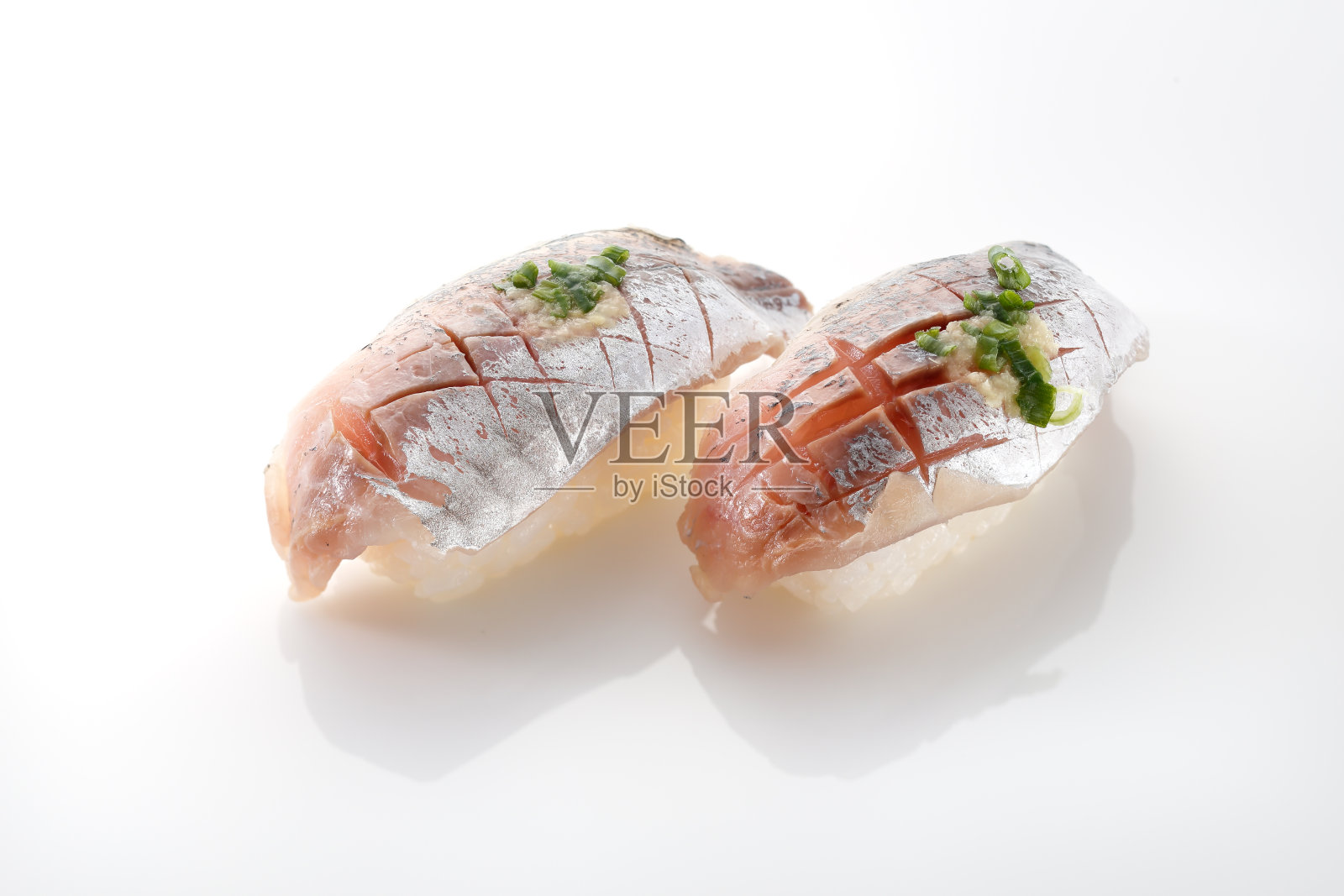 新鲜美味的鲭鱼寿司照片摄影图片