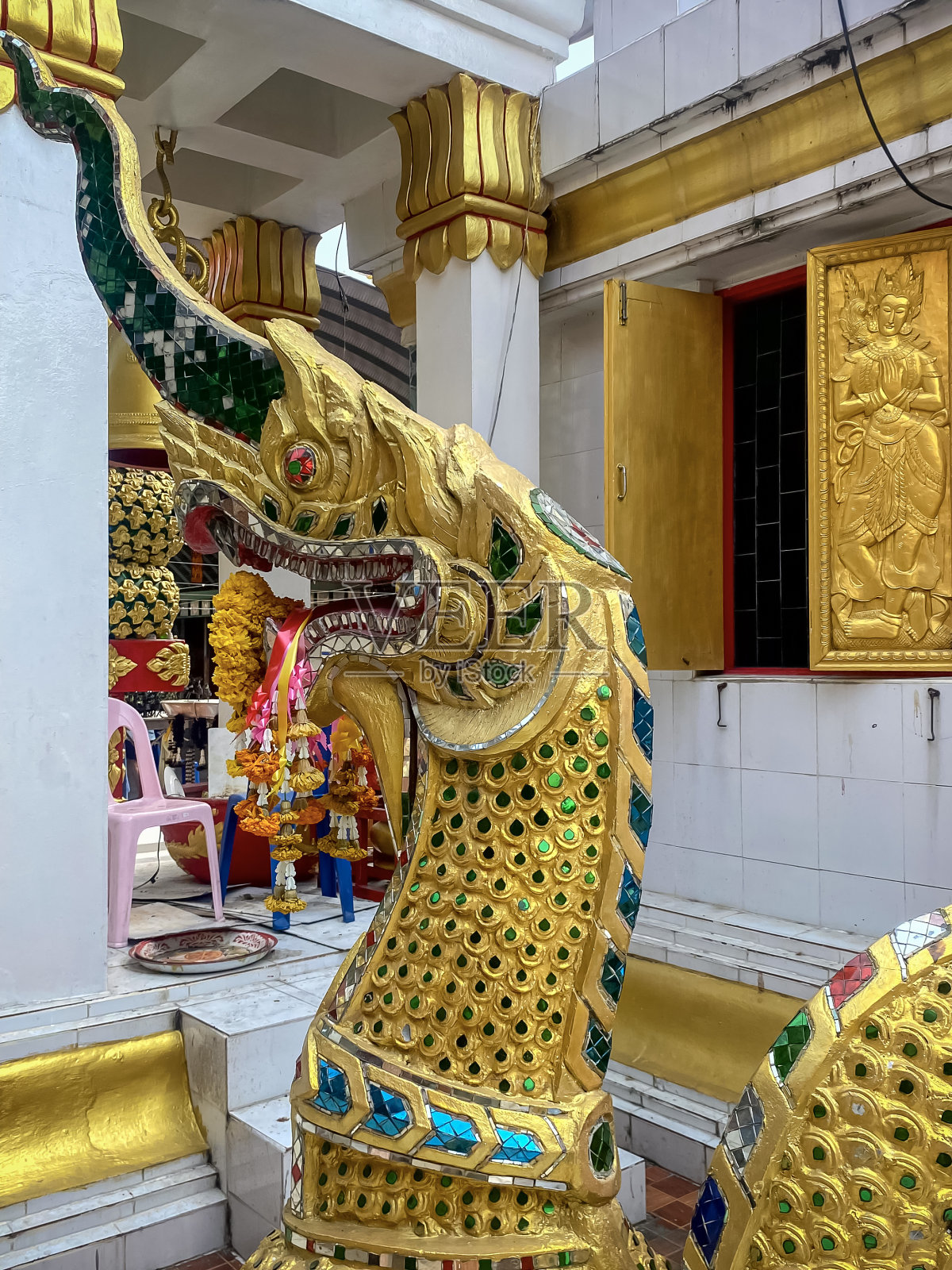 禅寺。哇,哇,哇。这个地方的特点是混合了泰国、缅甸和其他邻近的佛教风格照片摄影图片