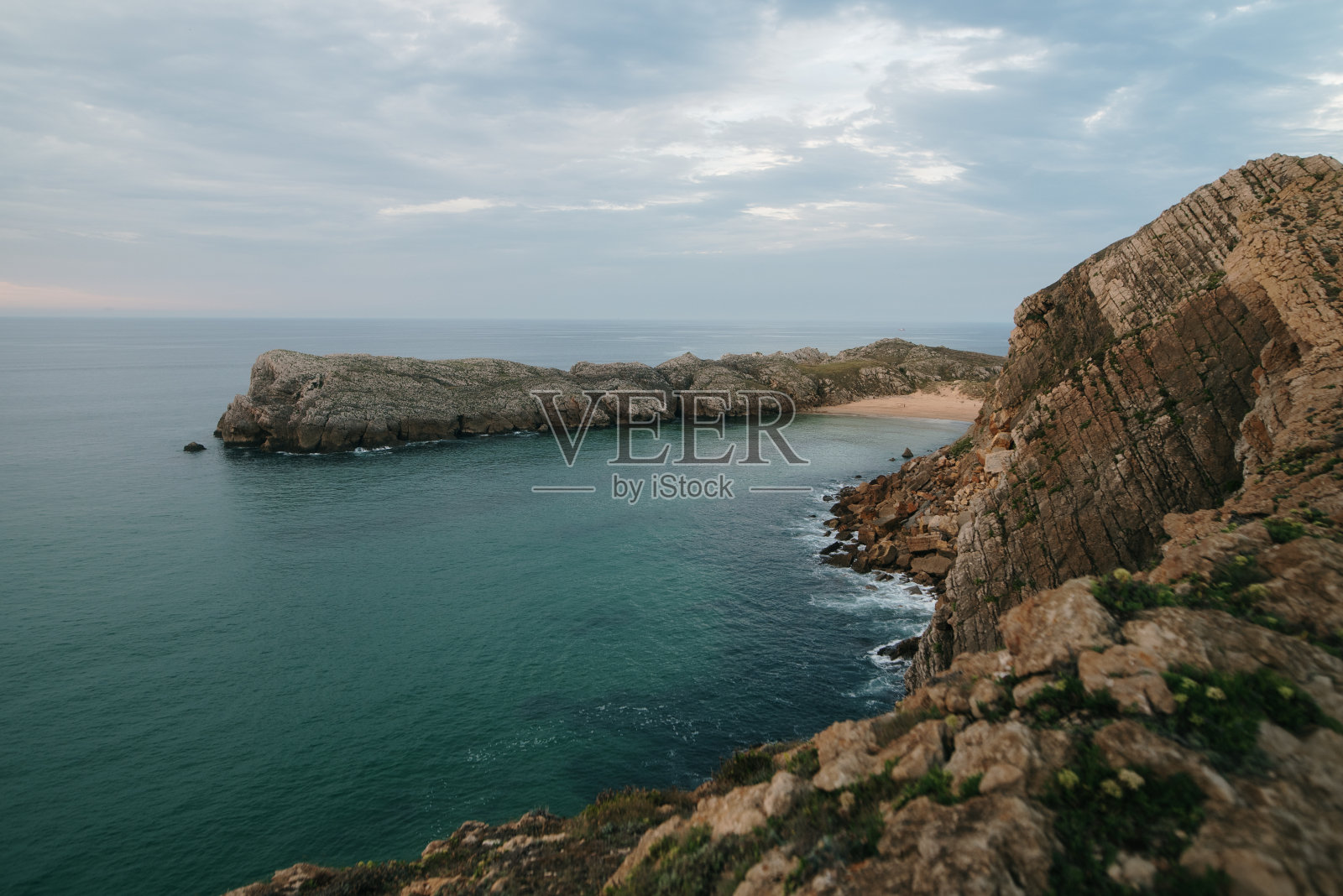 美丽的海岸地区和小海滩照片摄影图片