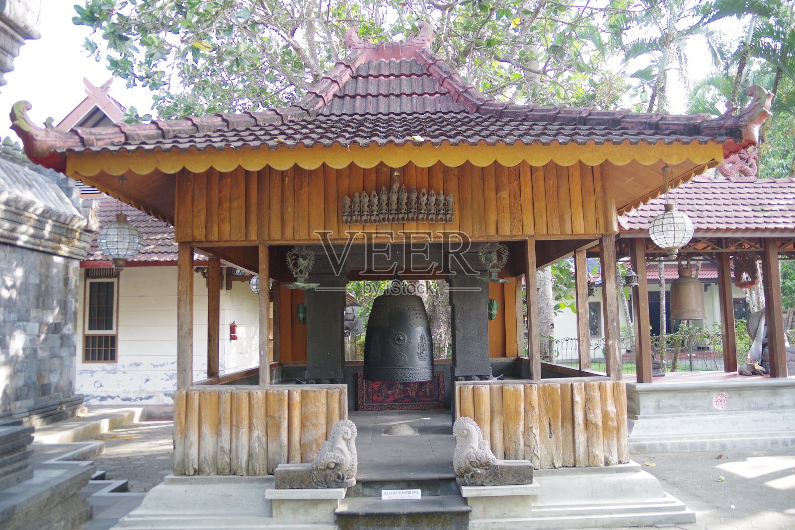 印度尼西亚的门杜特佛教寺院照片摄影图片