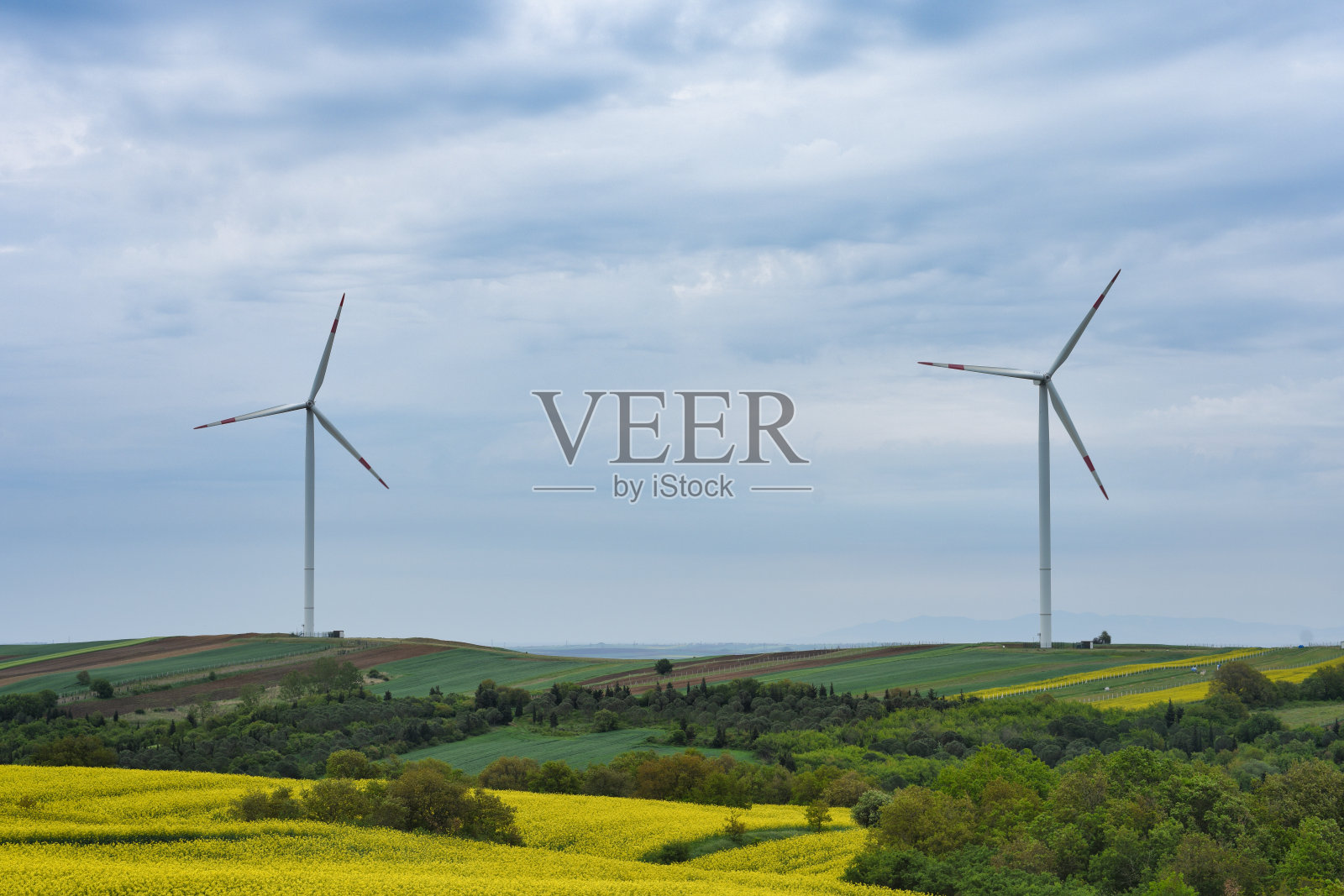 风能发电在美丽的风景照片摄影图片