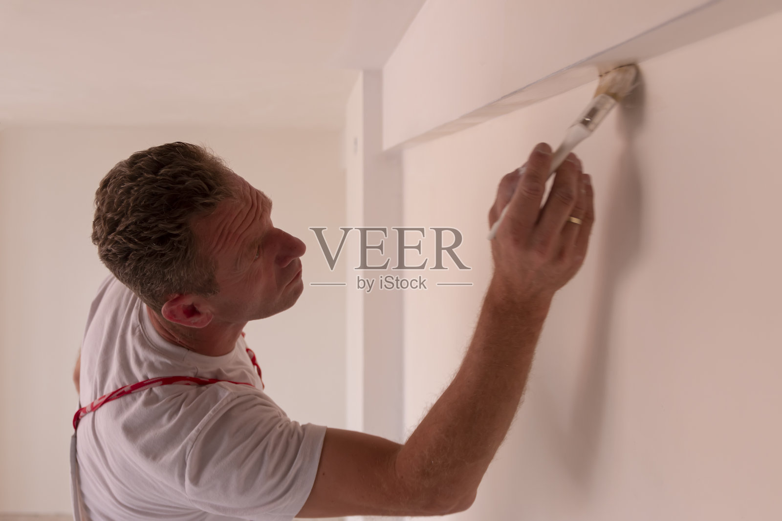 画家工作,用画笔照片摄影图片