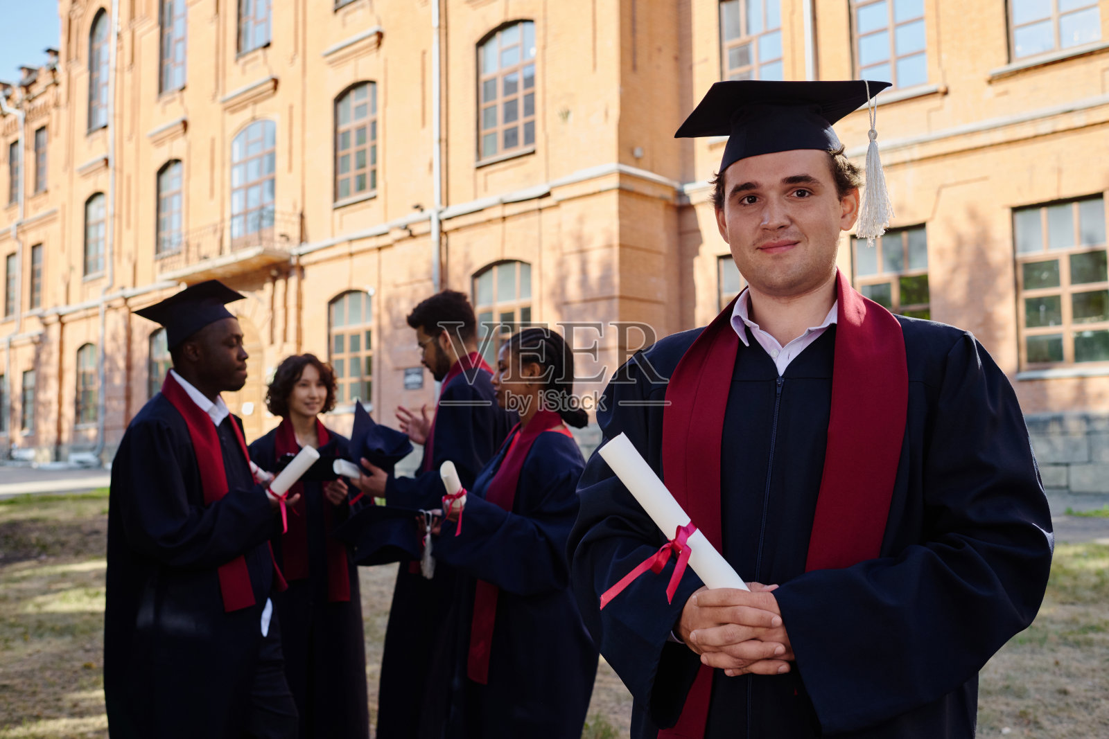 穿长袍的男人从大学毕业照片摄影图片