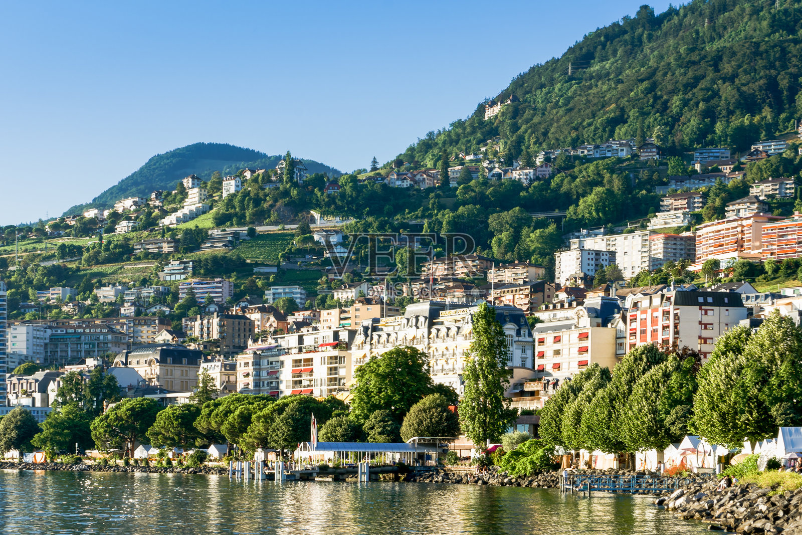 瑞士蒙特勒河堤的景色照片摄影图片