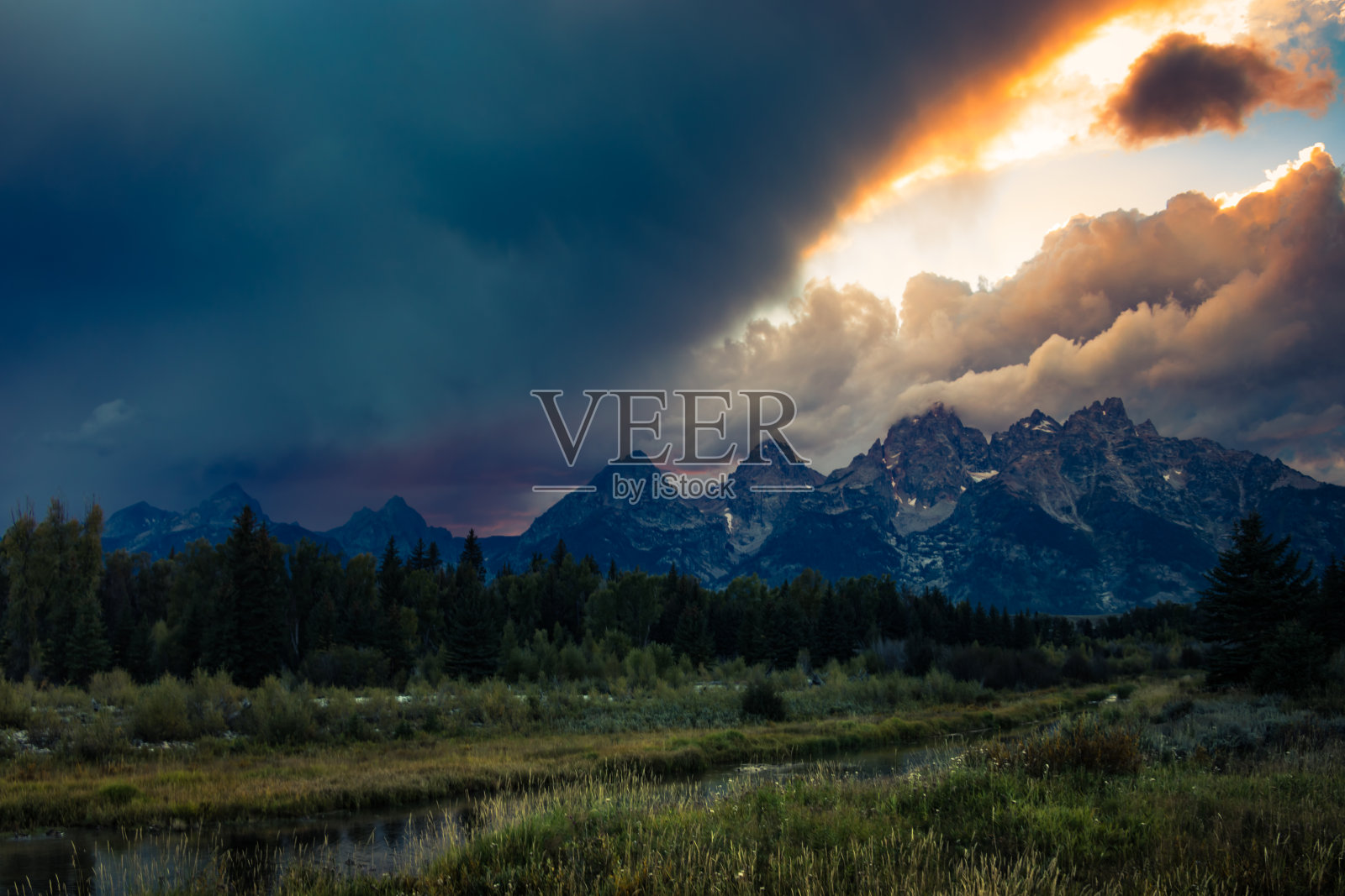 施瓦巴赫机场的日落照片摄影图片