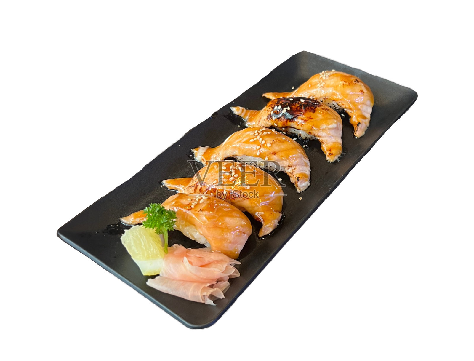 充满活力的日本寿司卷制作种类:新鲜的寿司卷、生鱼片、寿司店日式寿司、美味的亚洲小吃、街头小吃、小吃摊照片摄影图片