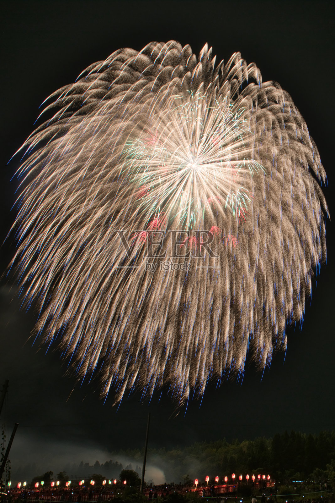 日本新潟市片凯市的烟花照片摄影图片