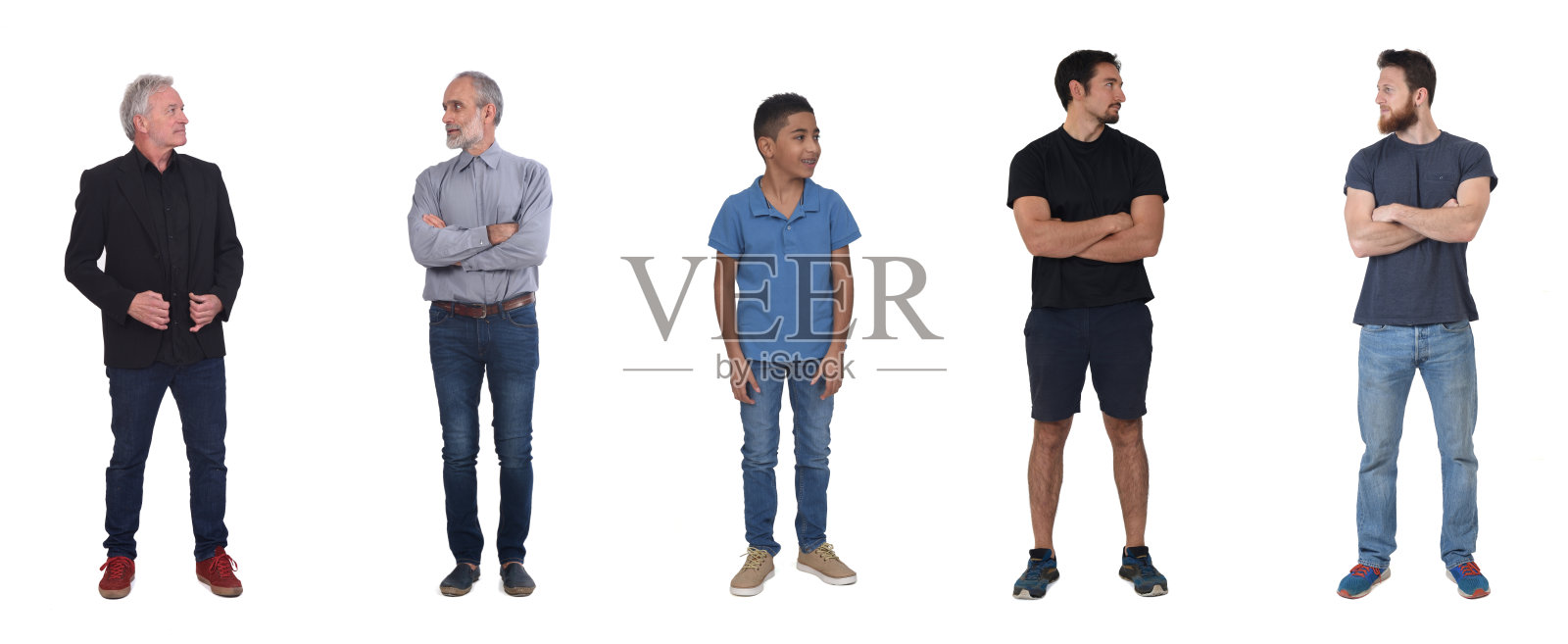 一群人的正面视图,看着远处,而背景照片摄影图片