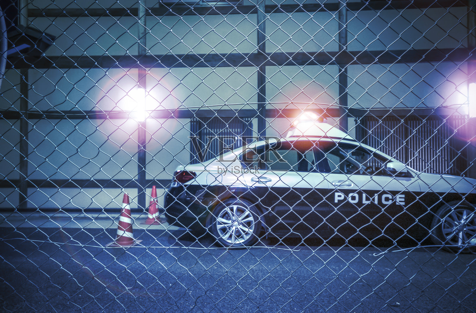 警车在夜间照片摄影图片