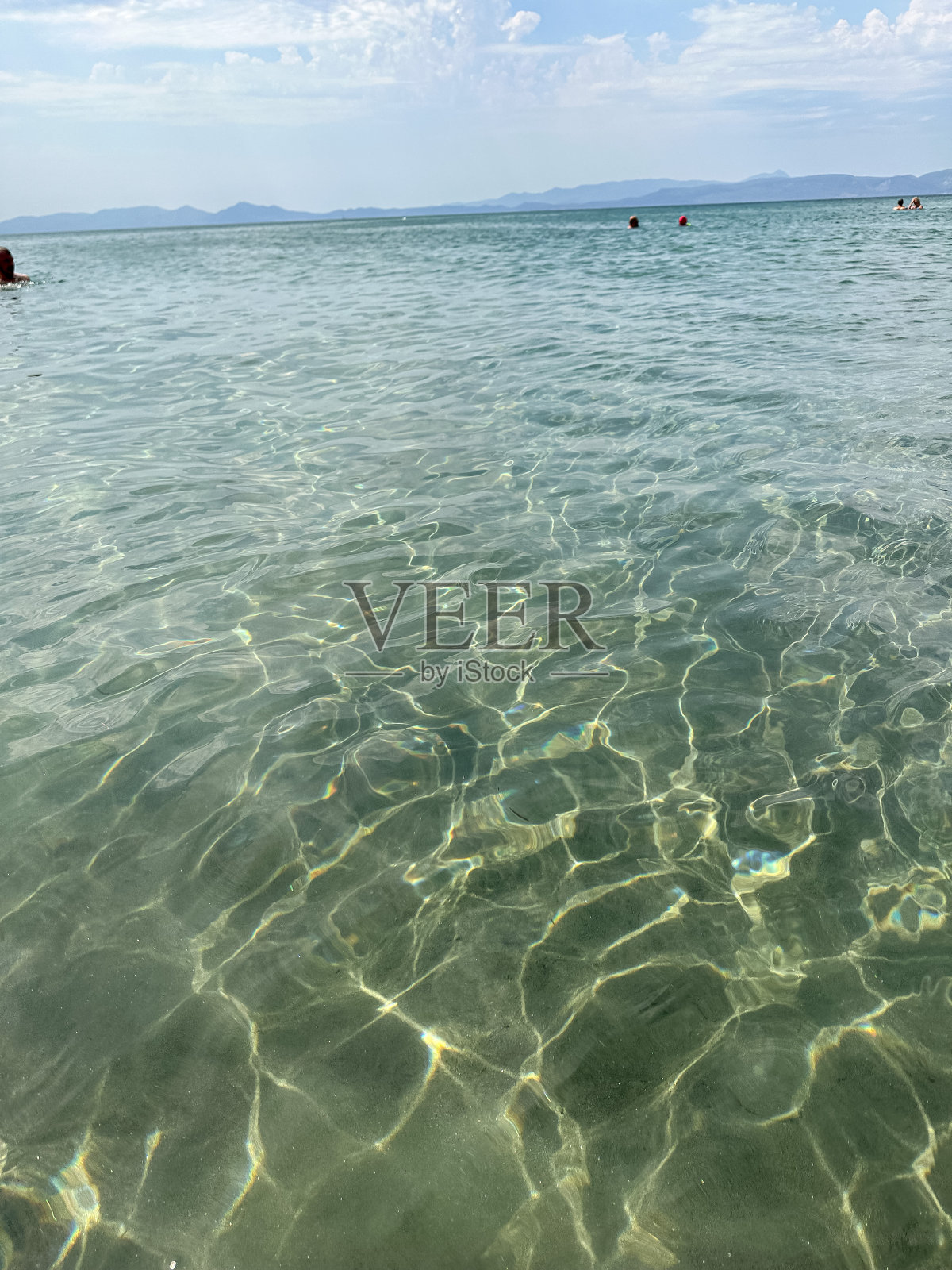 土耳其,艾瓦利克,巴达武特海滩。绿松石水,宁静。田园诗般的沙滩。暑假在爱琴海的土耳其。照片摄影图片