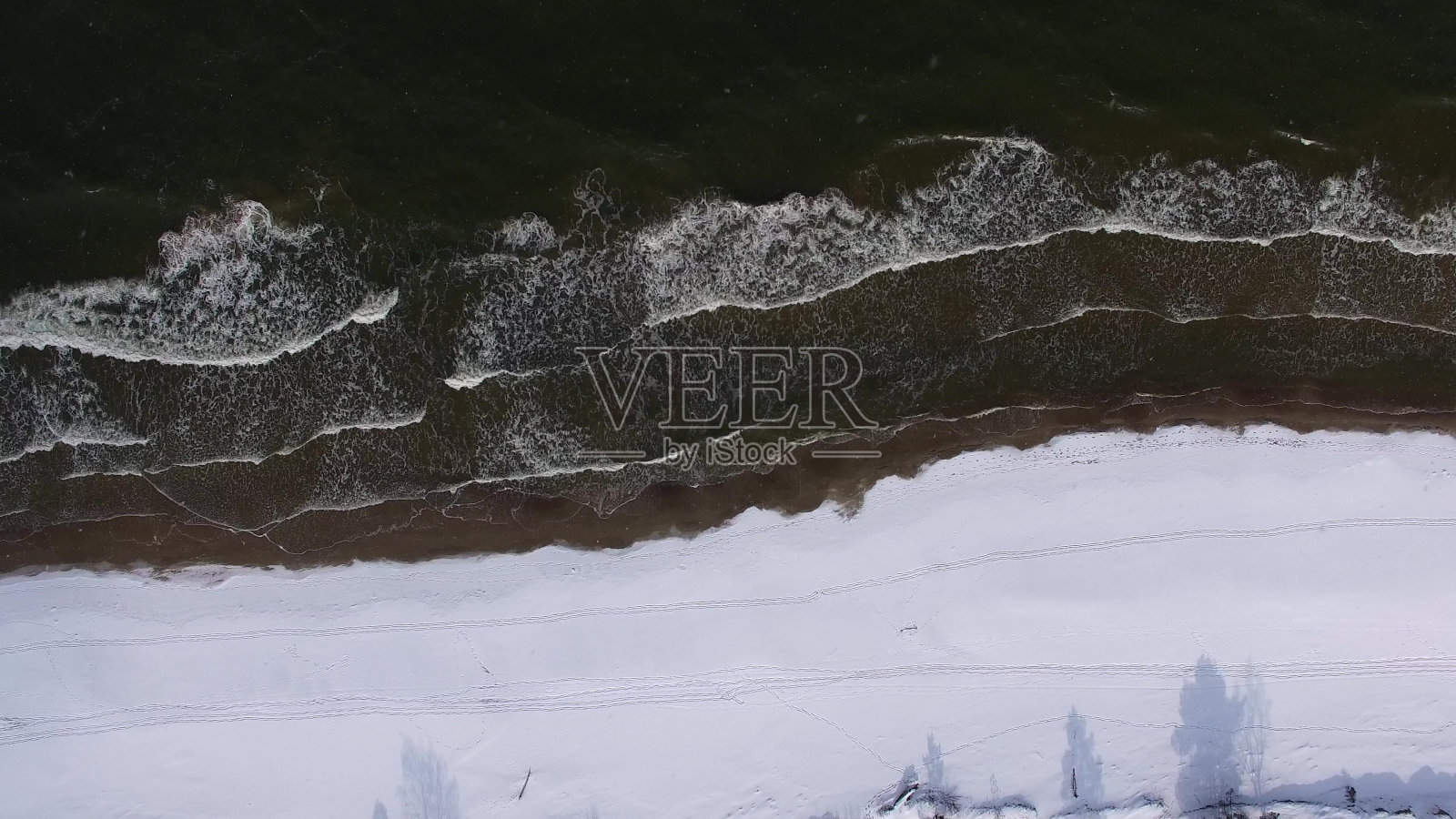 冬季波罗的海白雪皑皑海滩航拍图照片摄影图片
