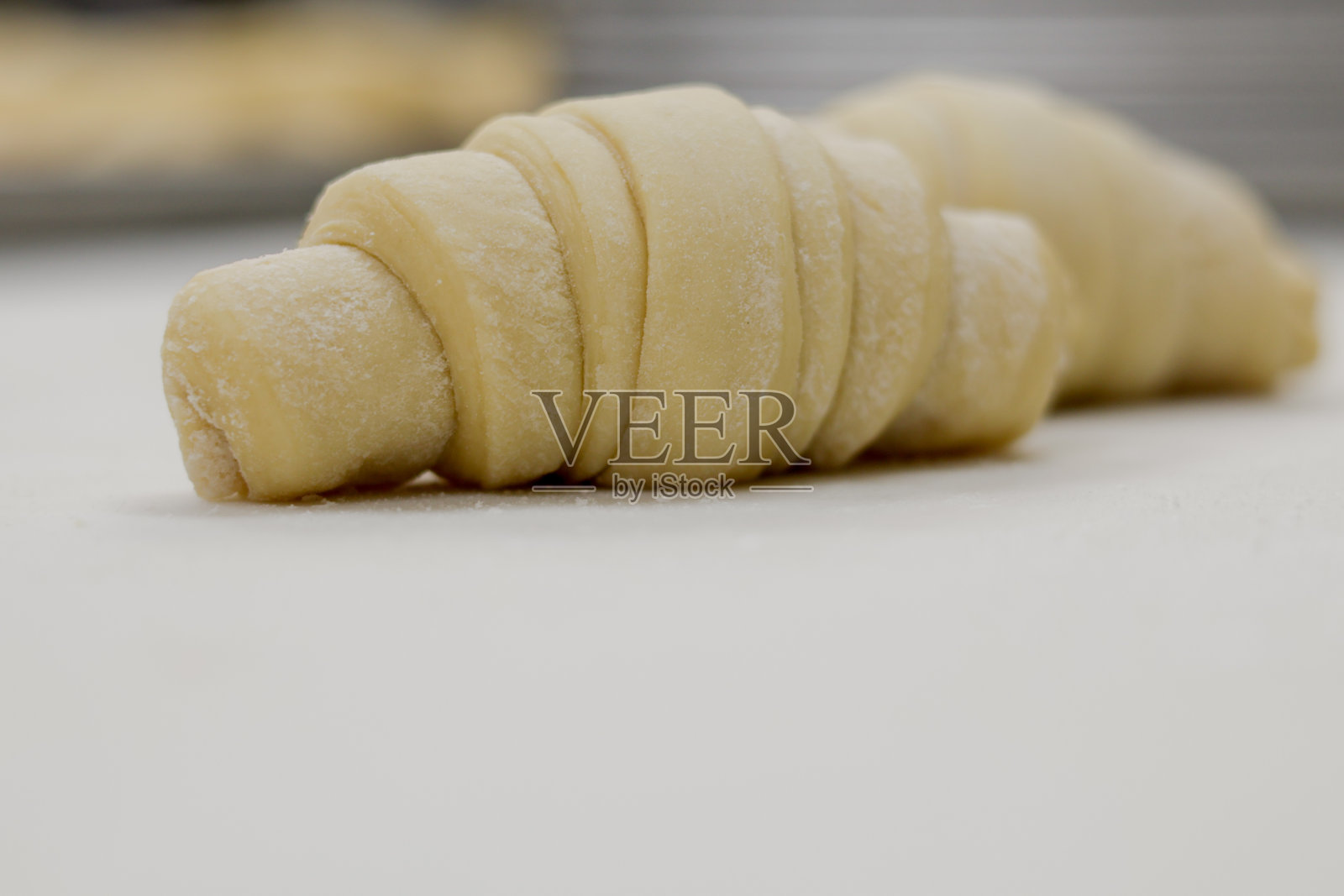 生的羊角面包照片摄影图片