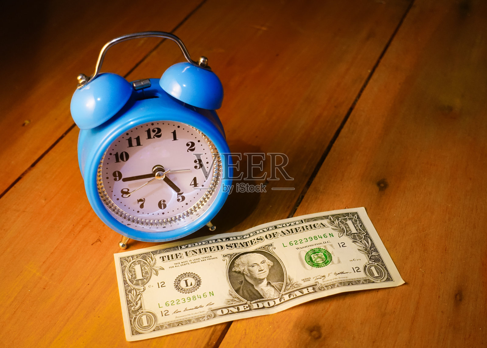 时间就是金钱照片摄影图片