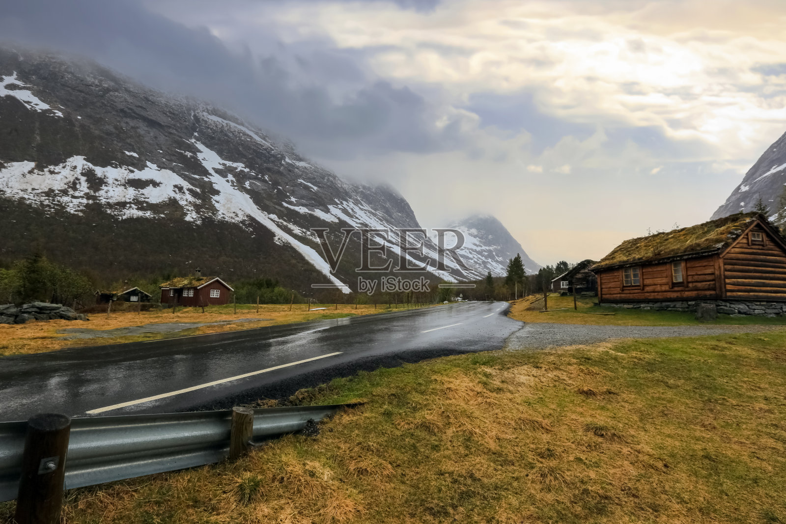 挪威莱茵海门国家公园的雨照片摄影图片
