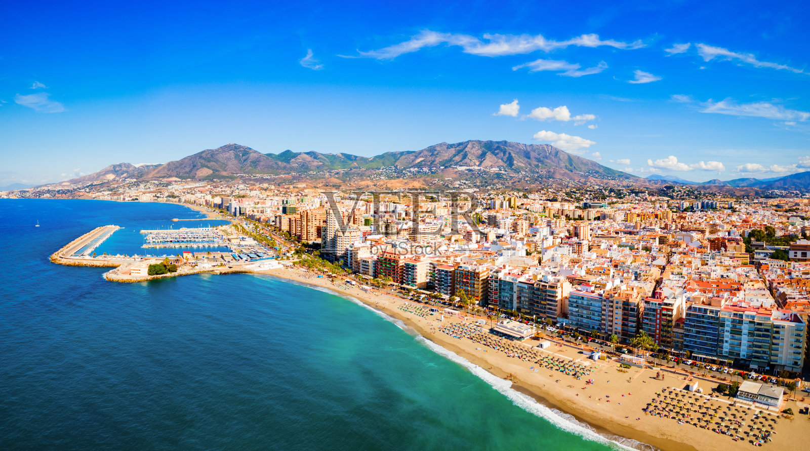 福恩吉罗拉市海滩和港口鸟瞰全景照片摄影图片