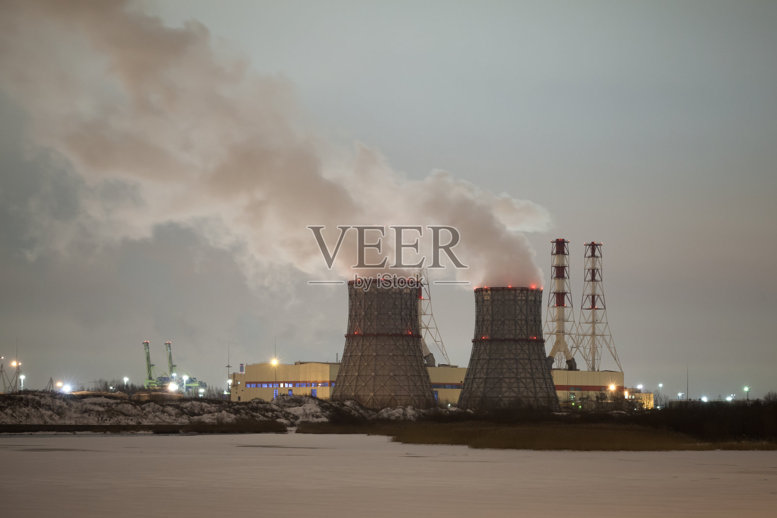 冬夜,俄罗斯圣彼得堡西南CHP照片摄影图片