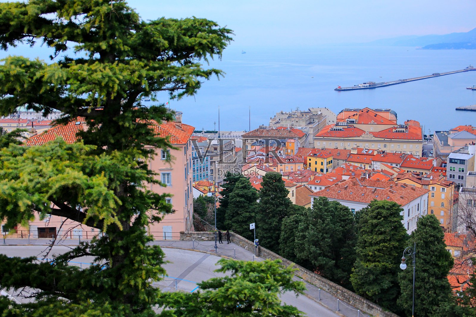 的里雅斯特,意大利的沿海城市照片摄影图片